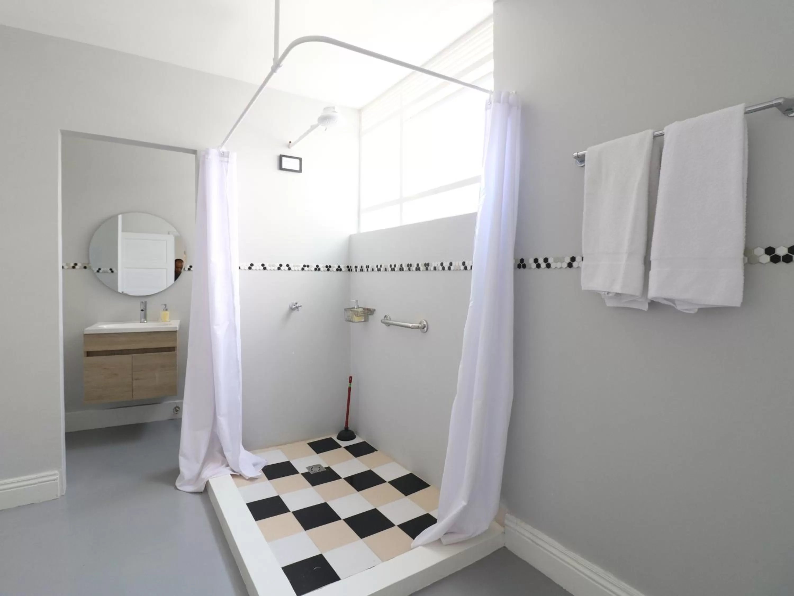 Bathroom in 554 Apartments