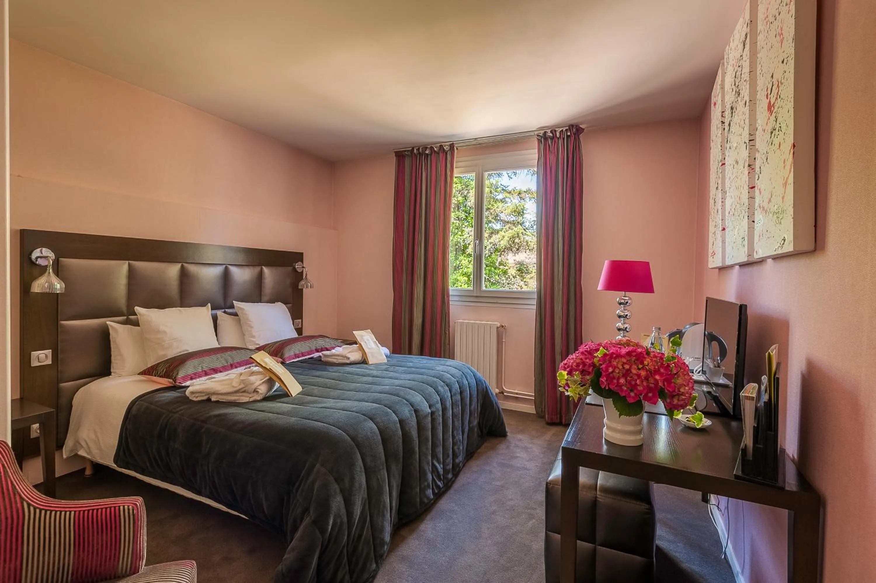 Day, Bed in Logis Hotel - Restaurant Le Relais de Comodoliac