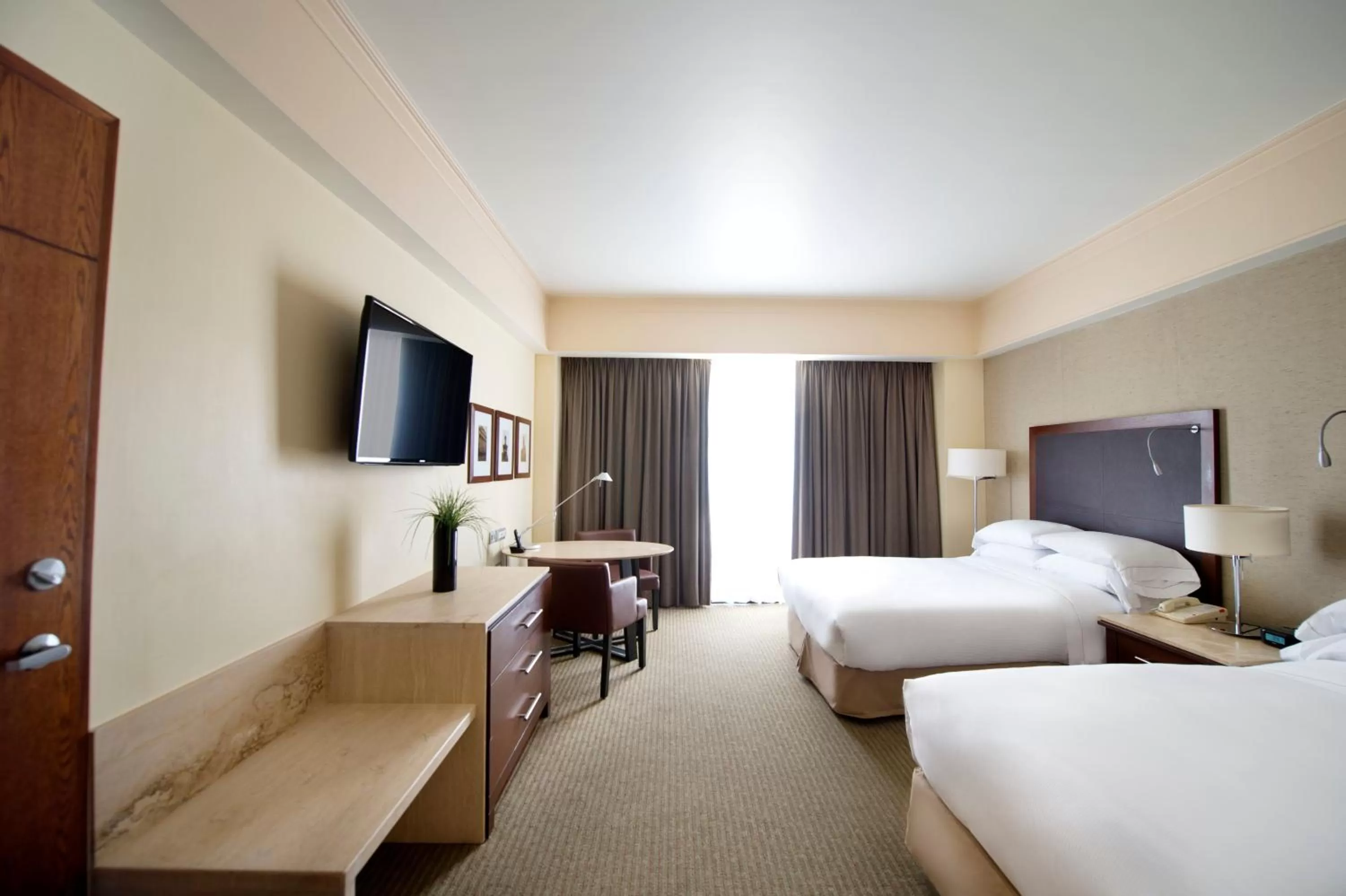 Photo of the whole room, Bed in Grand Fiesta Americana Queretaro