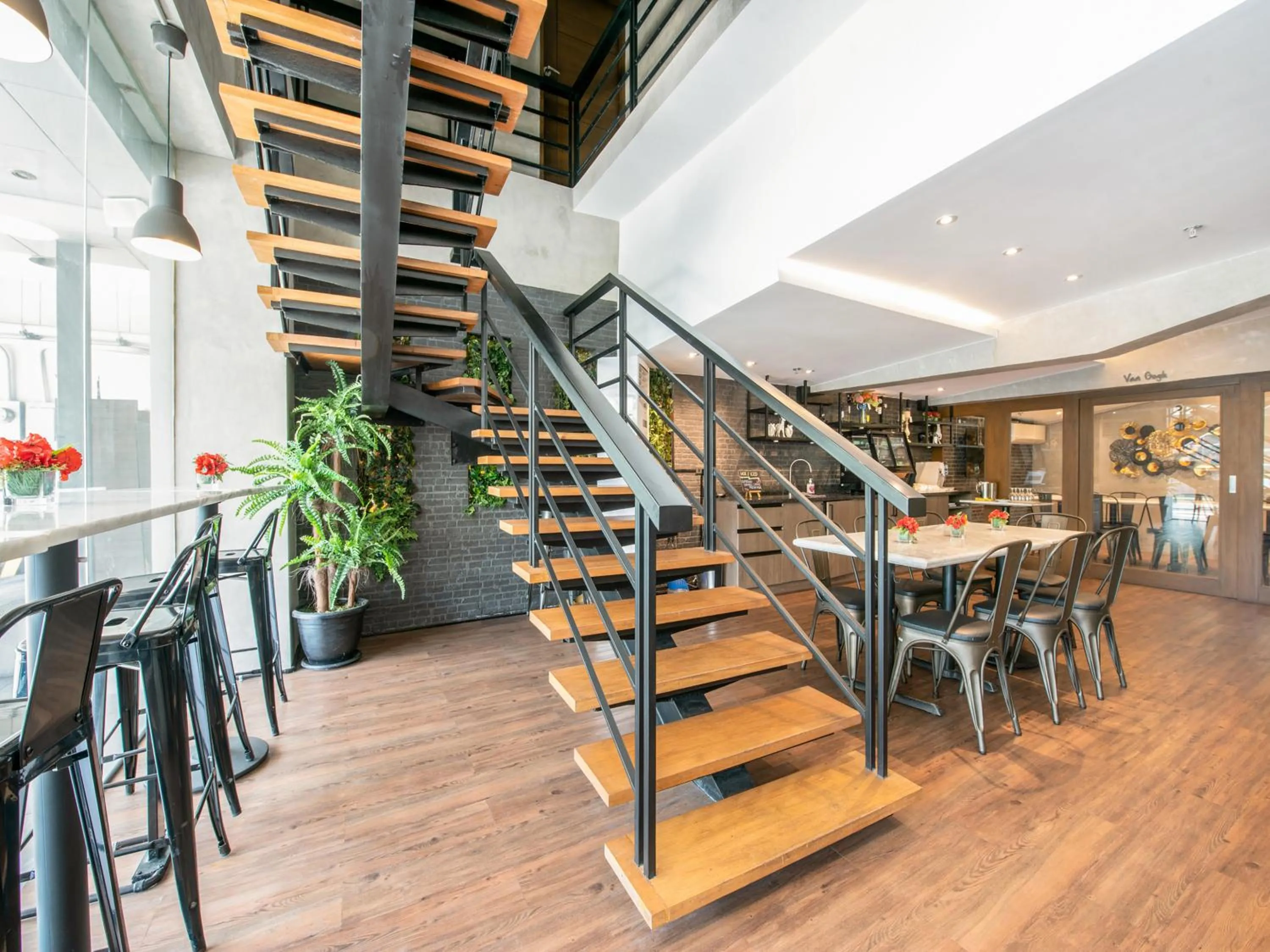 Restaurant/places to eat in Solace Hotel