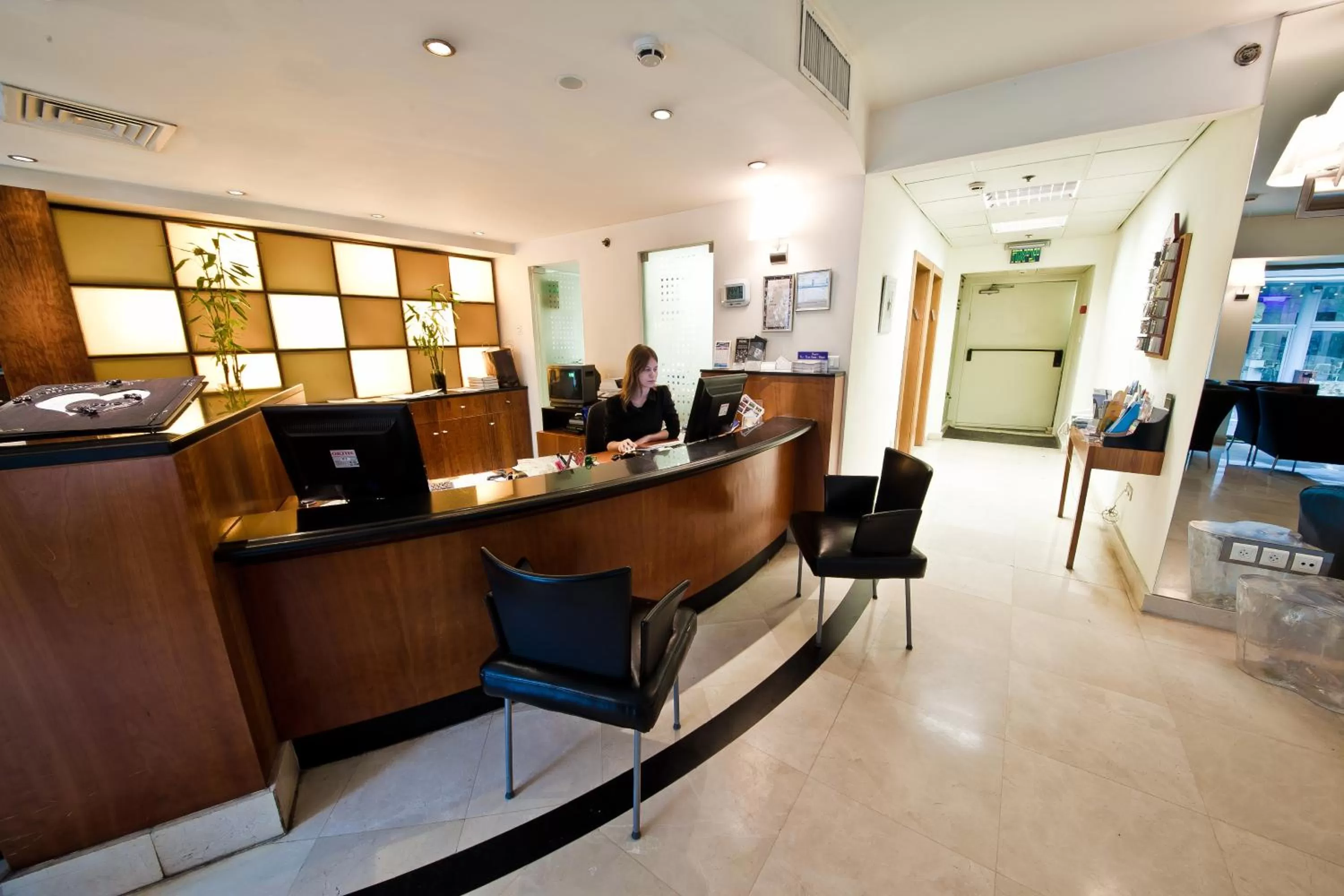 Lobby or reception in SeaNet Hotel By AFI Hotels