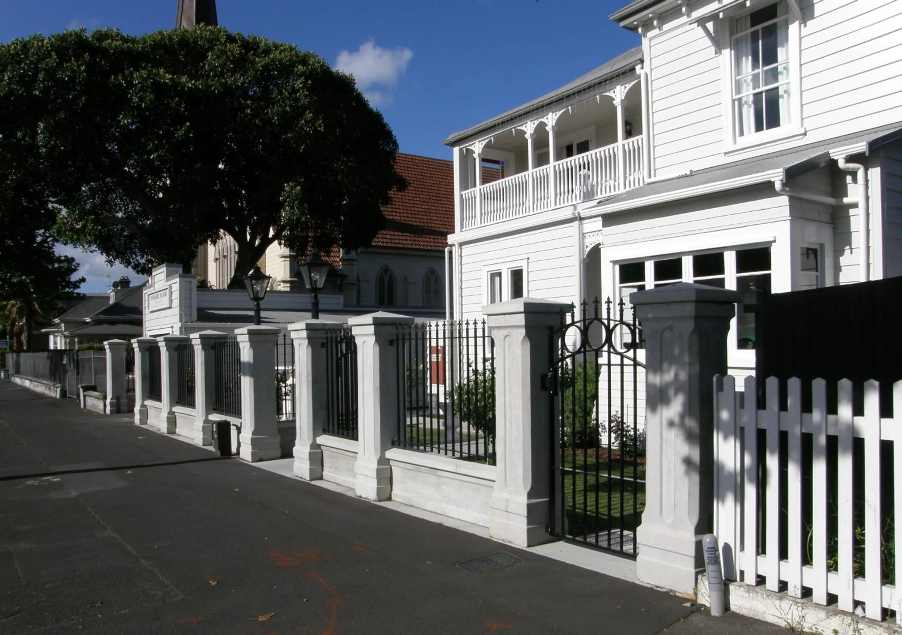 Property building in Ponsonby Manor