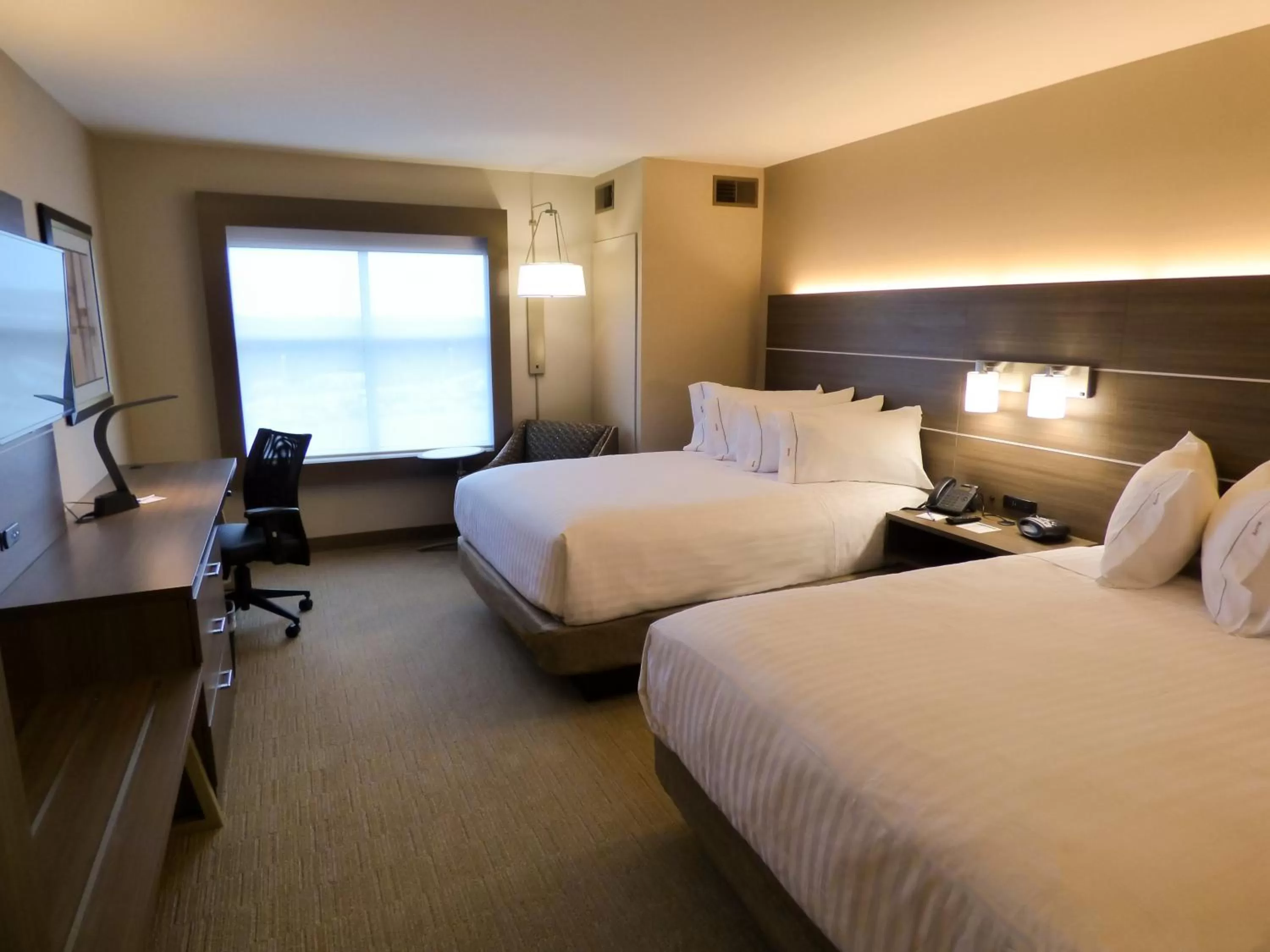 Photo of the whole room, Bed in Holiday Inn Express & Suites Plymouth - Ann Arbor Area by IHG