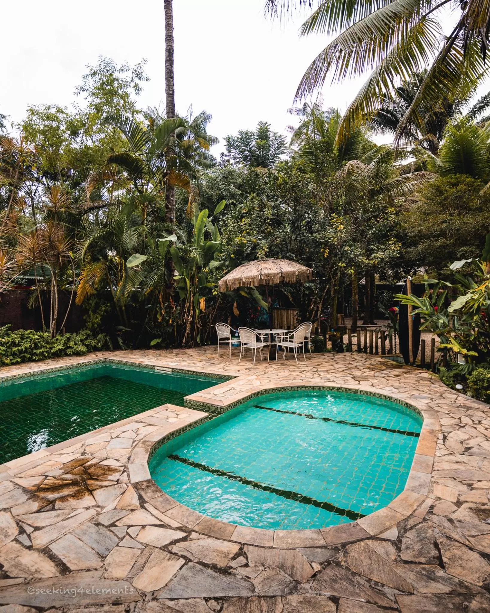 Swimming pool in Pousada e Hostel Marthi