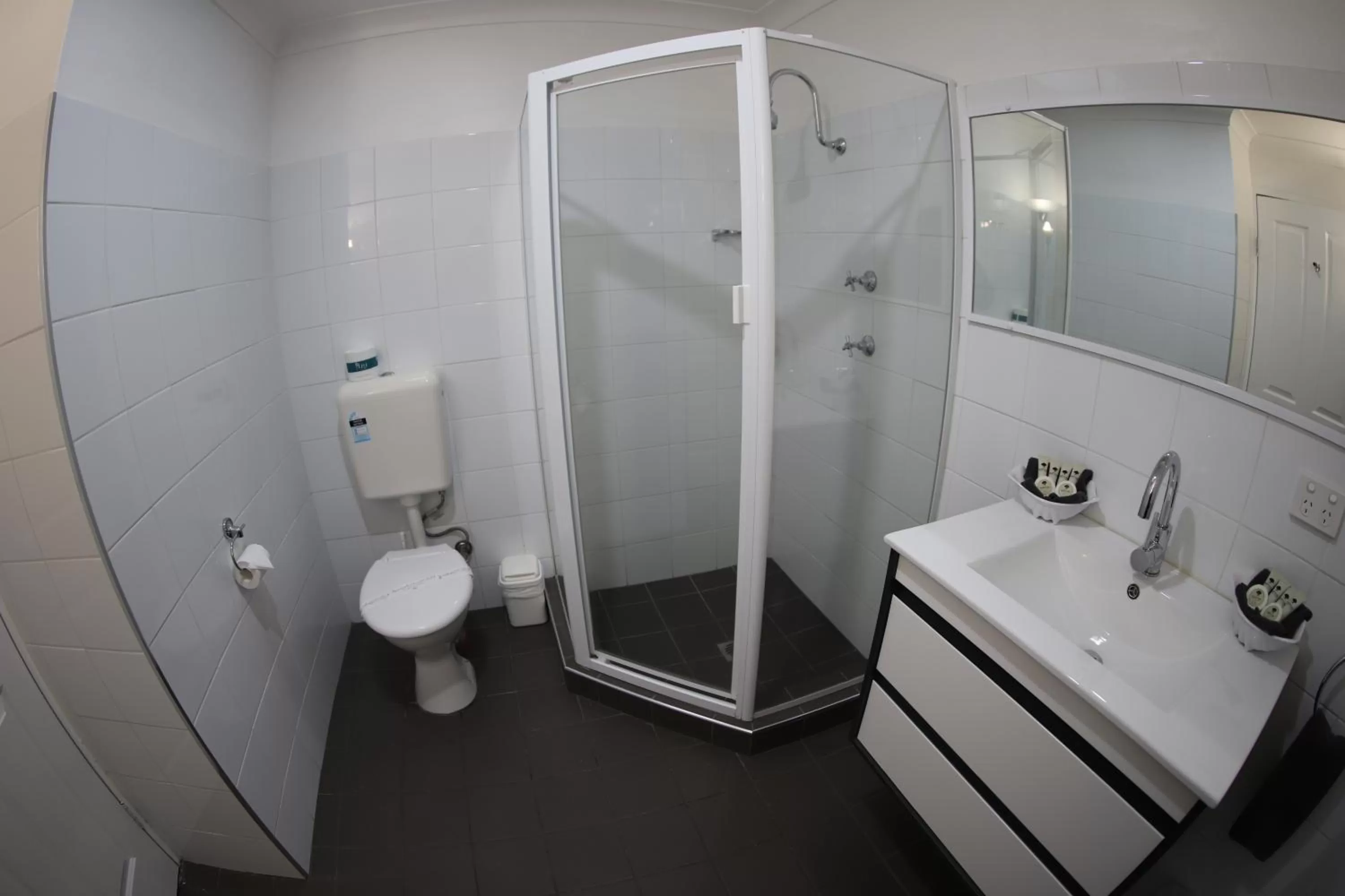 Bathroom in Sleepy Hill Motor Inn