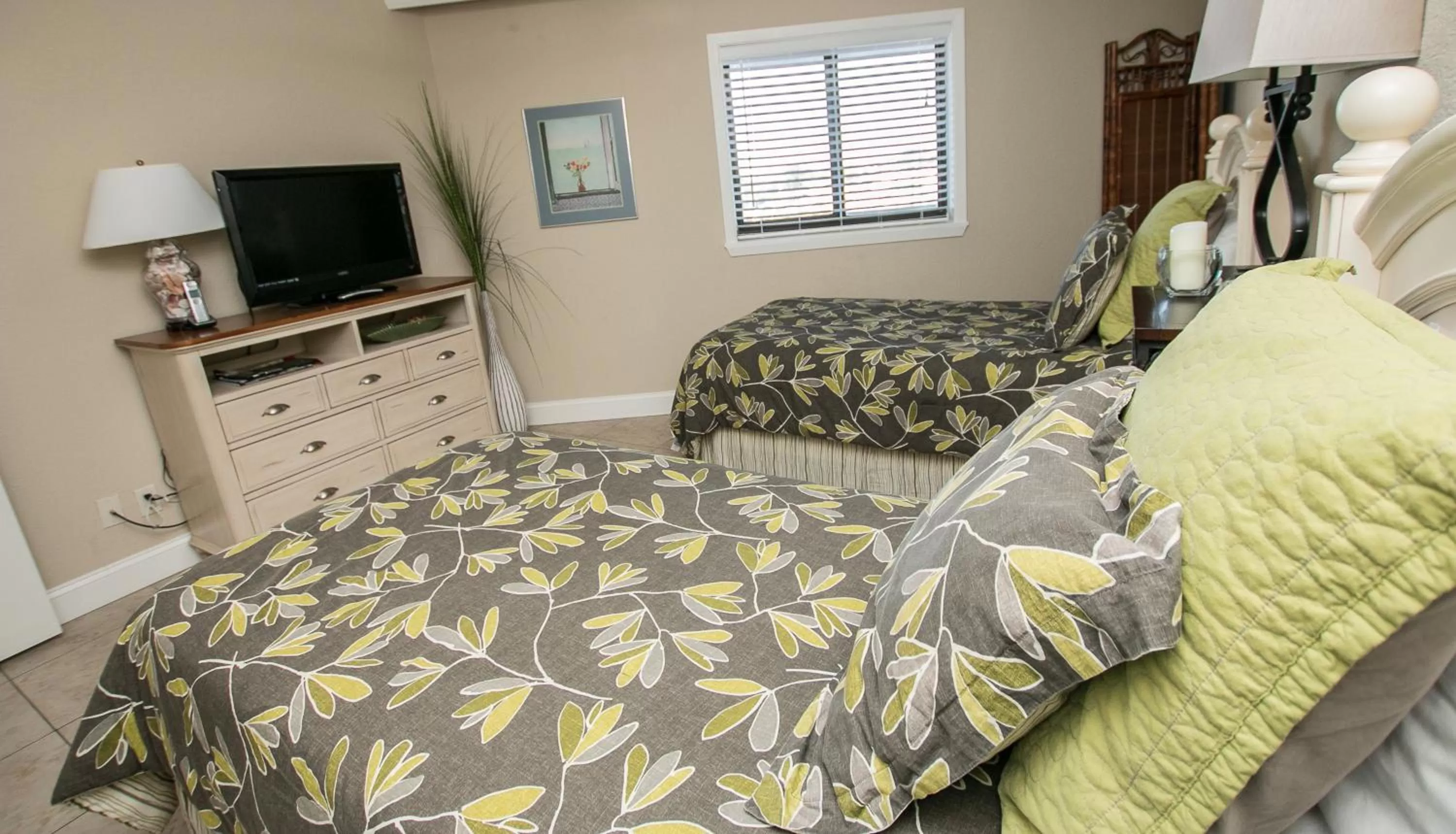 Bed in Edgewater Beach Resort 602 Destin (Condo)