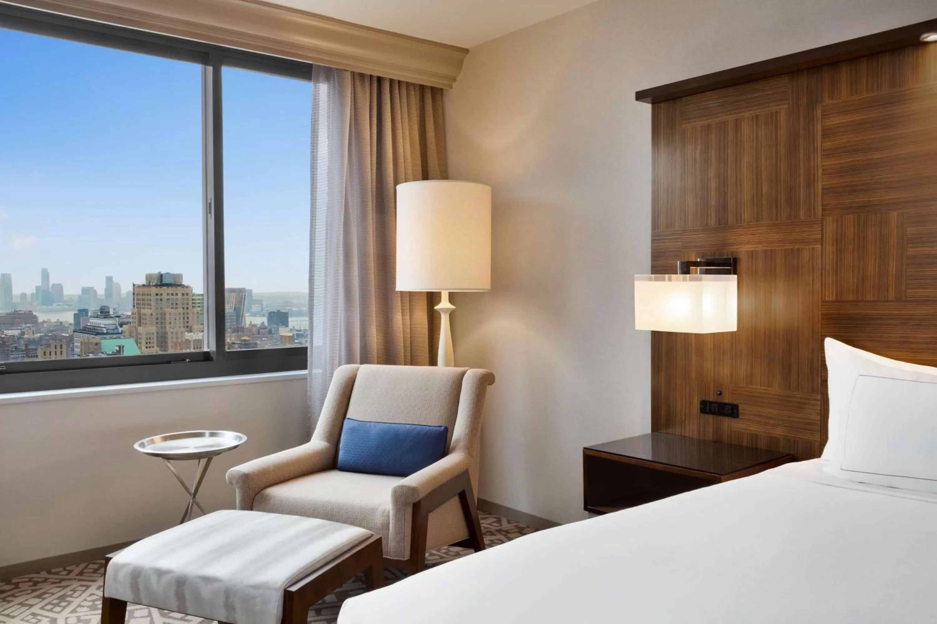 View (from property/room), Bed in Hilton New York Times Square