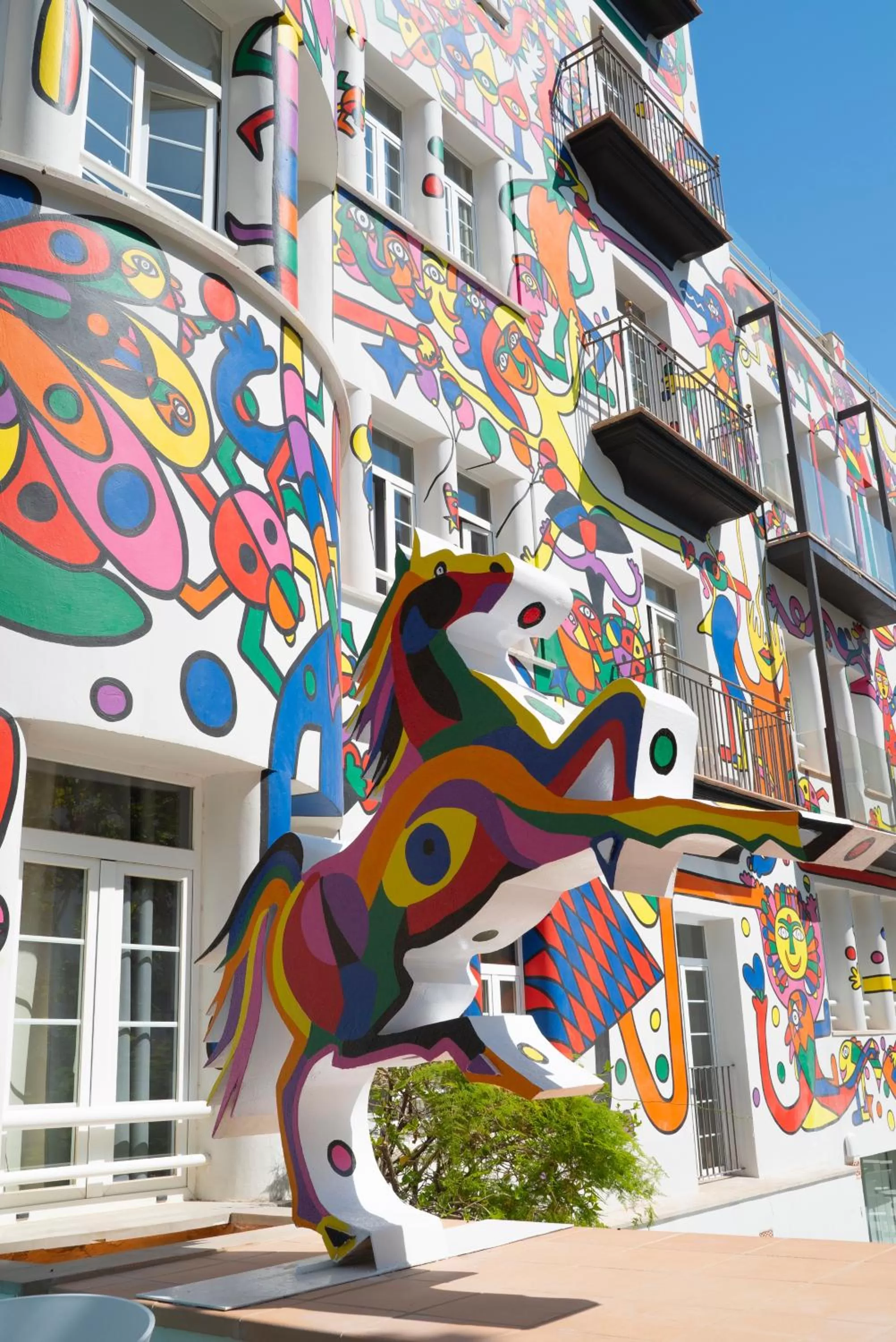 Property building in Hotel Artmadams