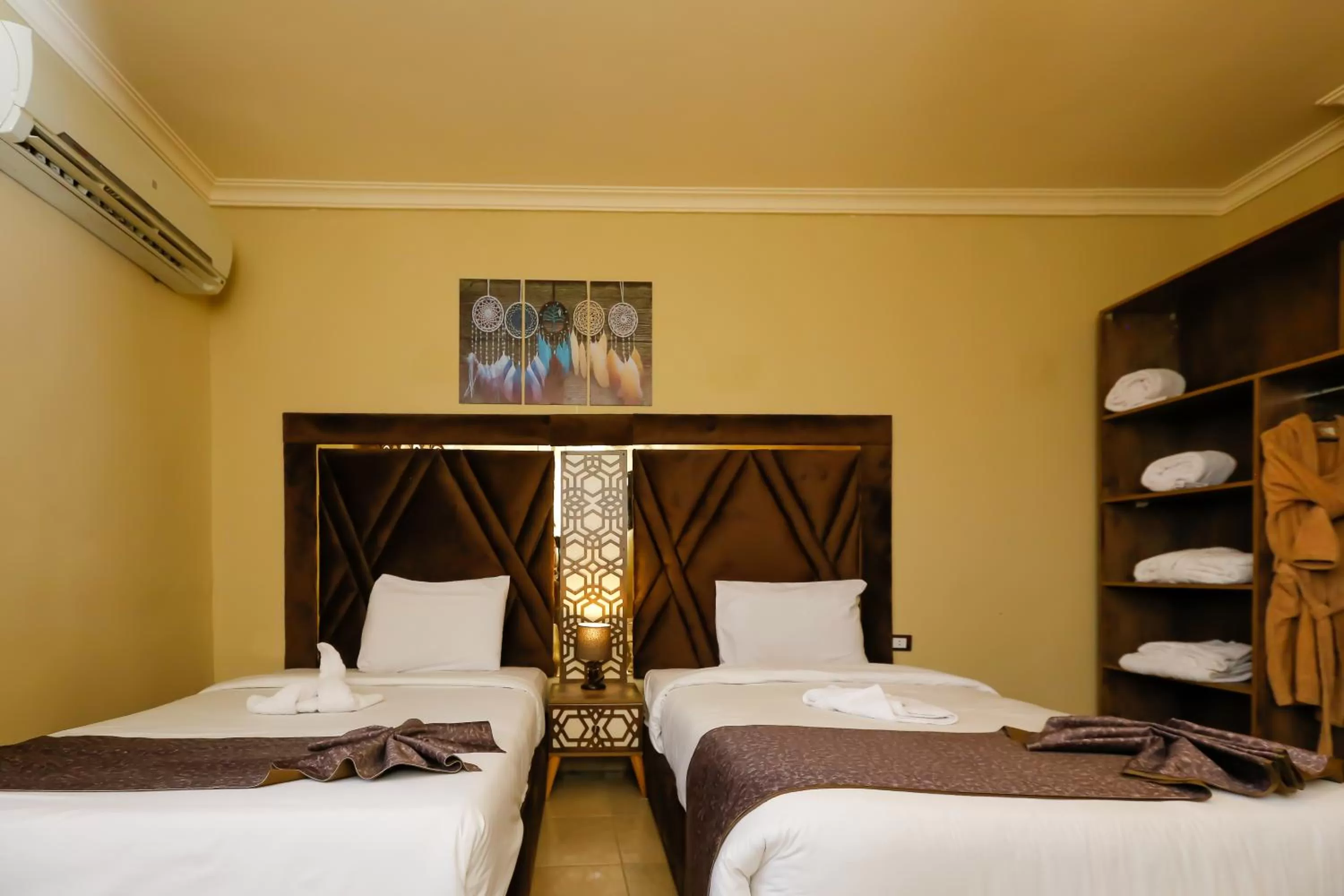 Photo of the whole room, Bed in King Cheops Inn - Pyramid View