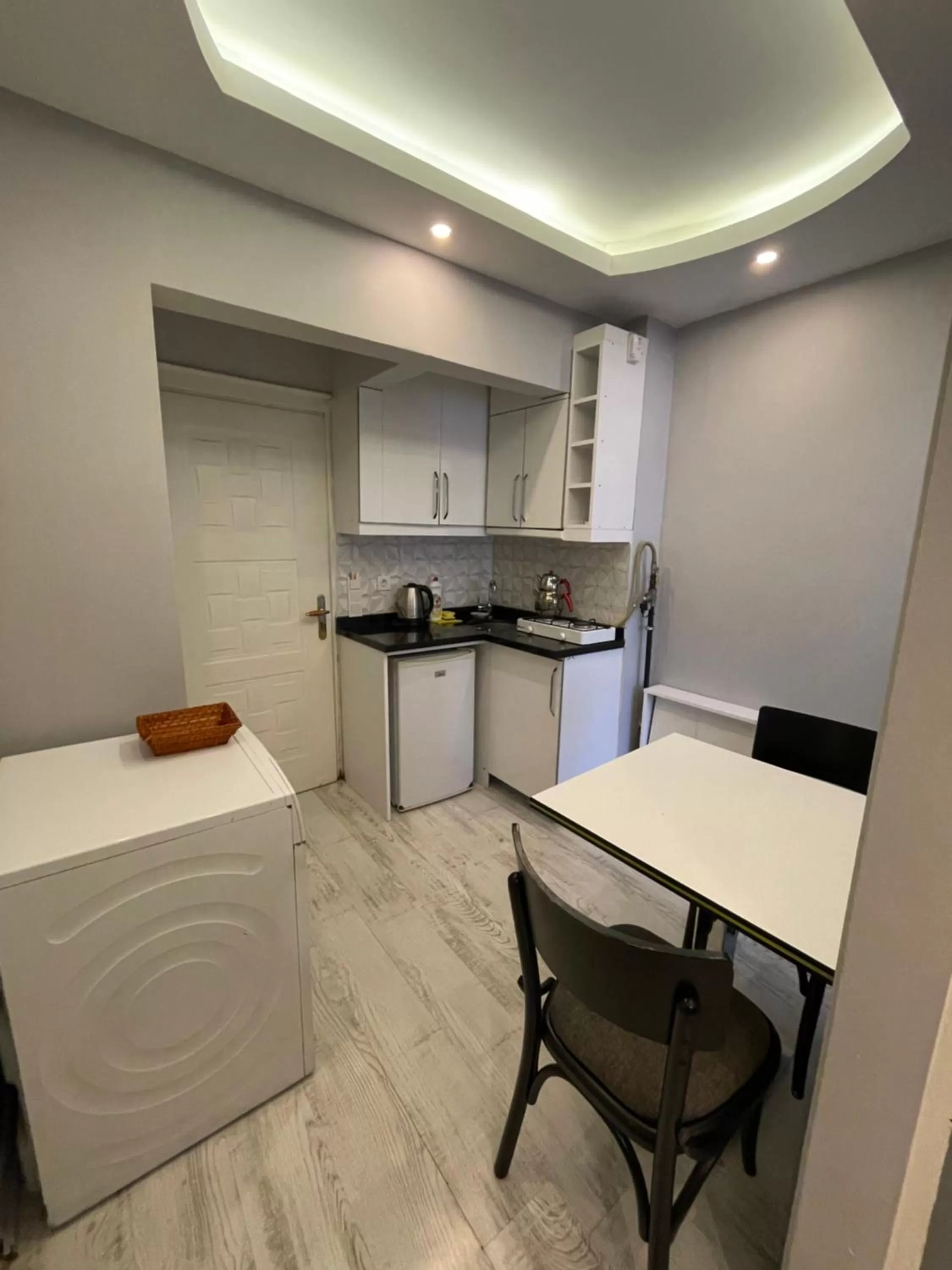 Kitchen or kitchenette in Arat Apartments