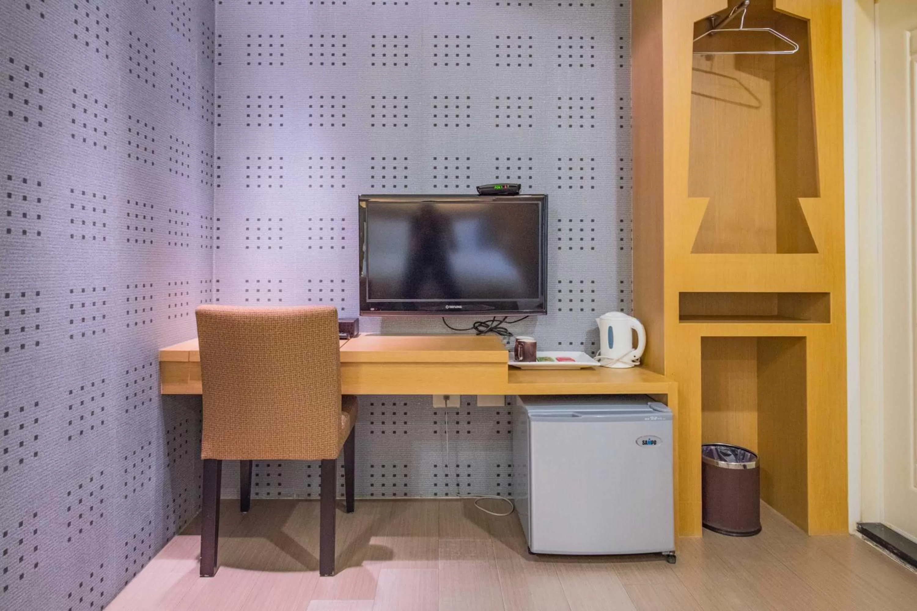 TV/Entertainment Center in Pisces06