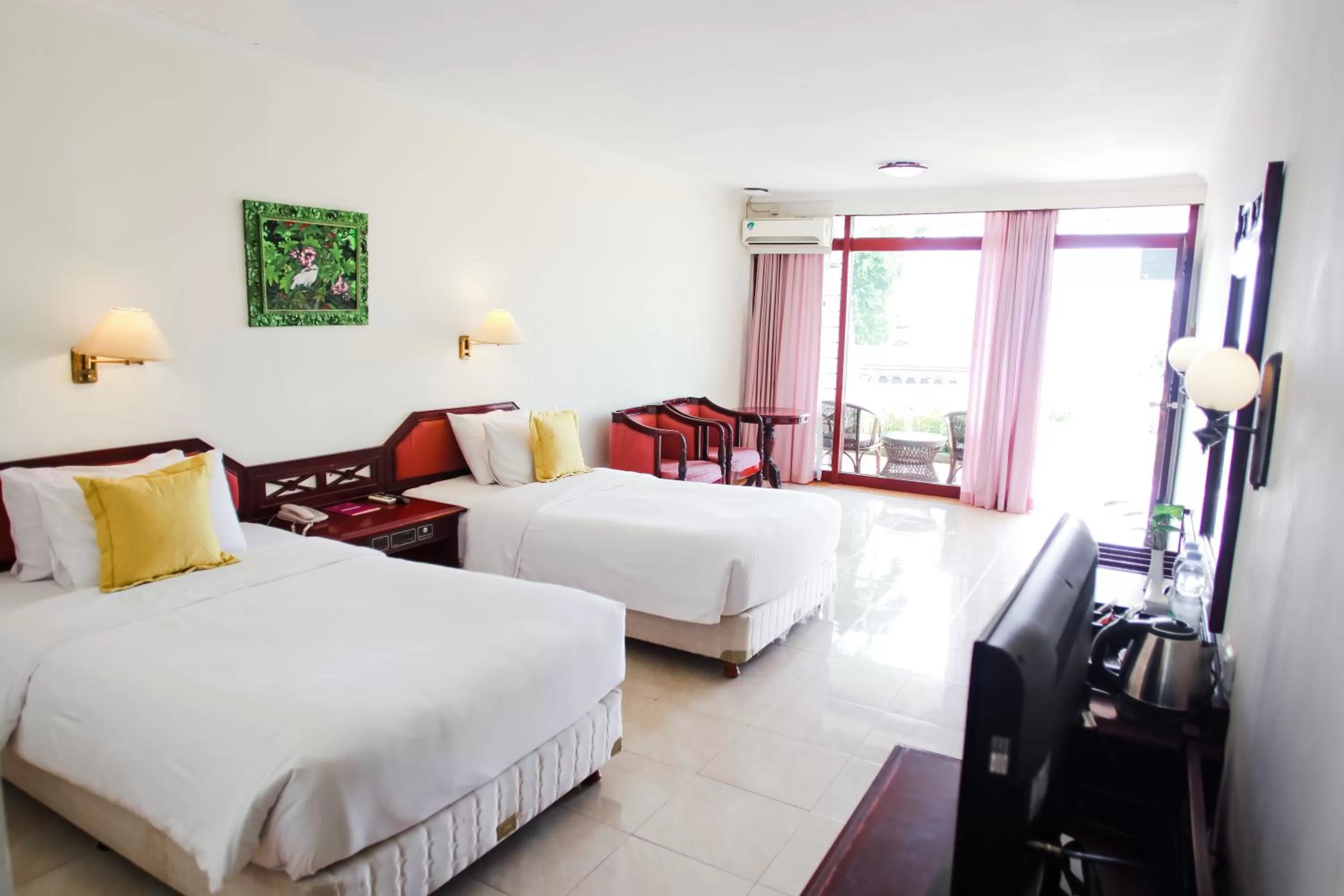 Bed in Inna Tretes Hotel & Resort