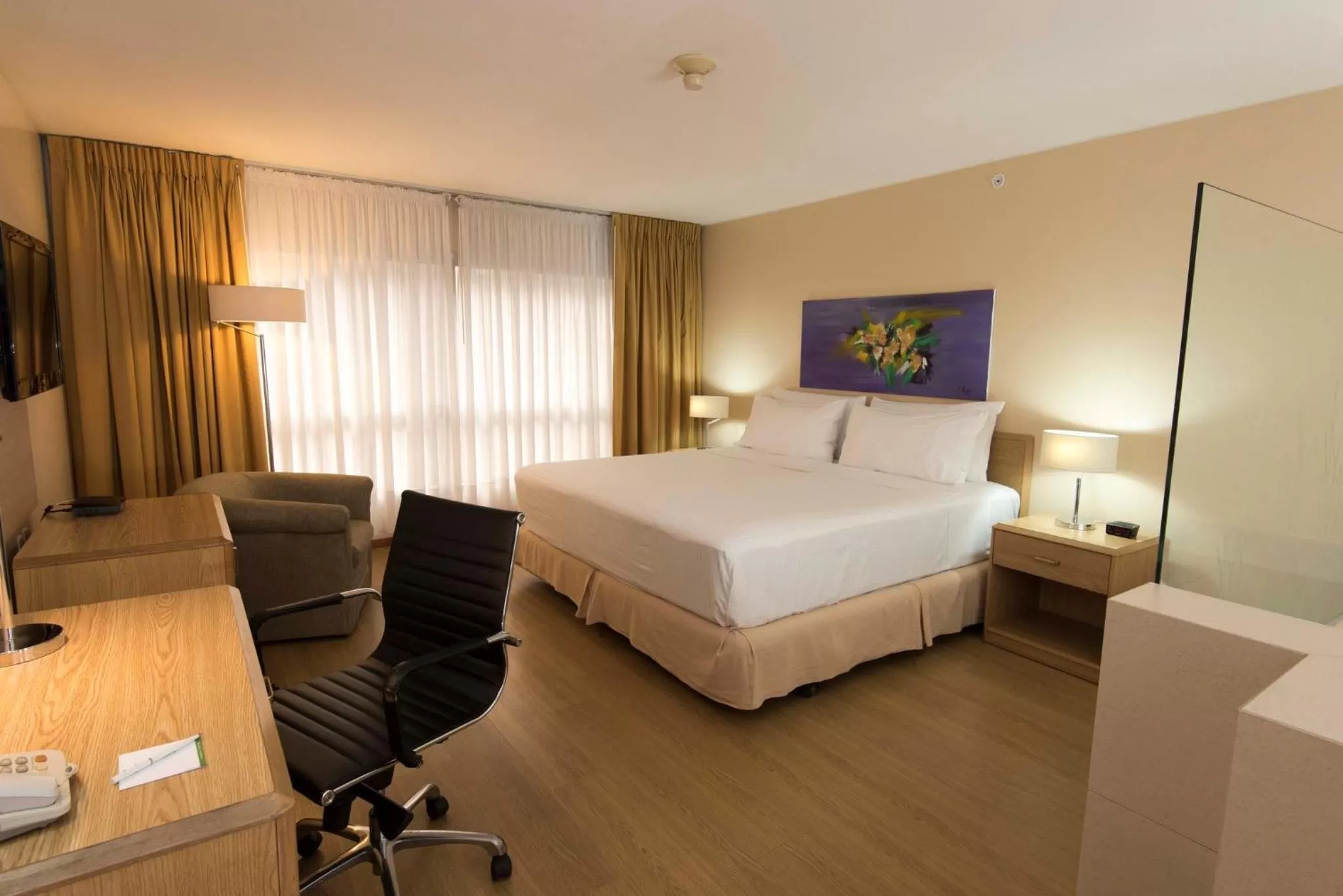 Photo of the whole room, Bed in Holiday Inn Montevideo by IHG