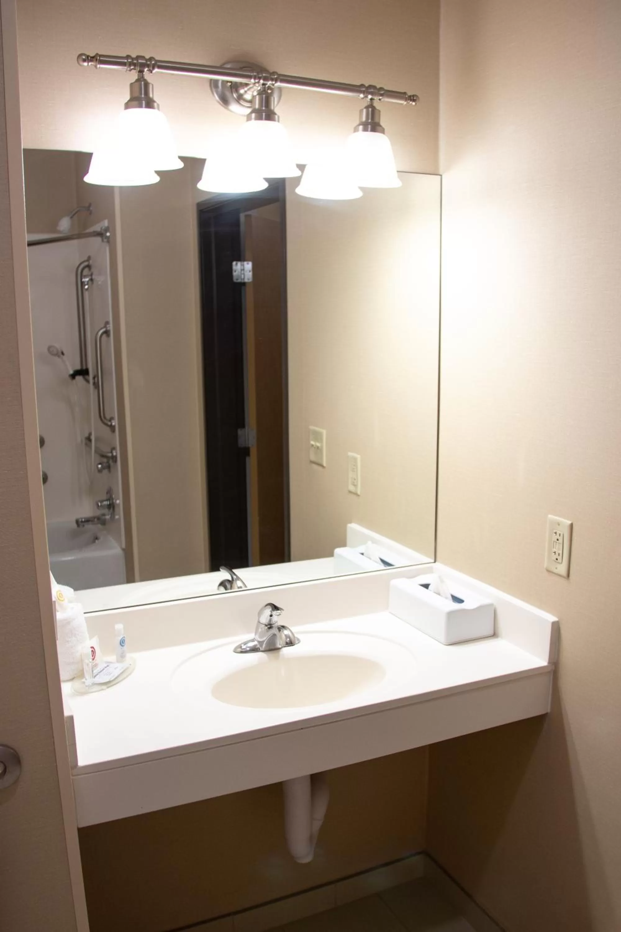 Shower in Comfort Inn Sioux City South