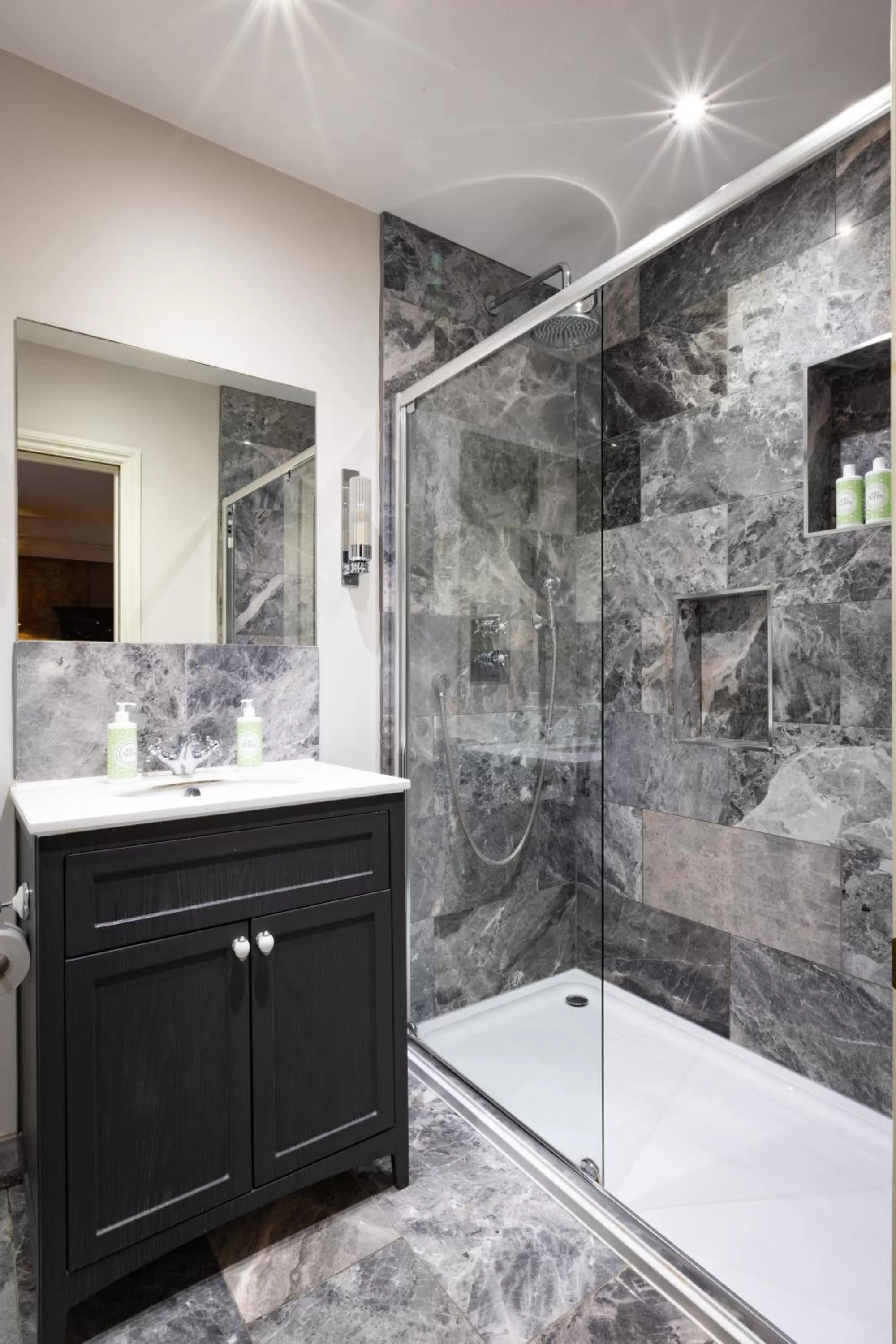 Bathroom in The Bull And Swan