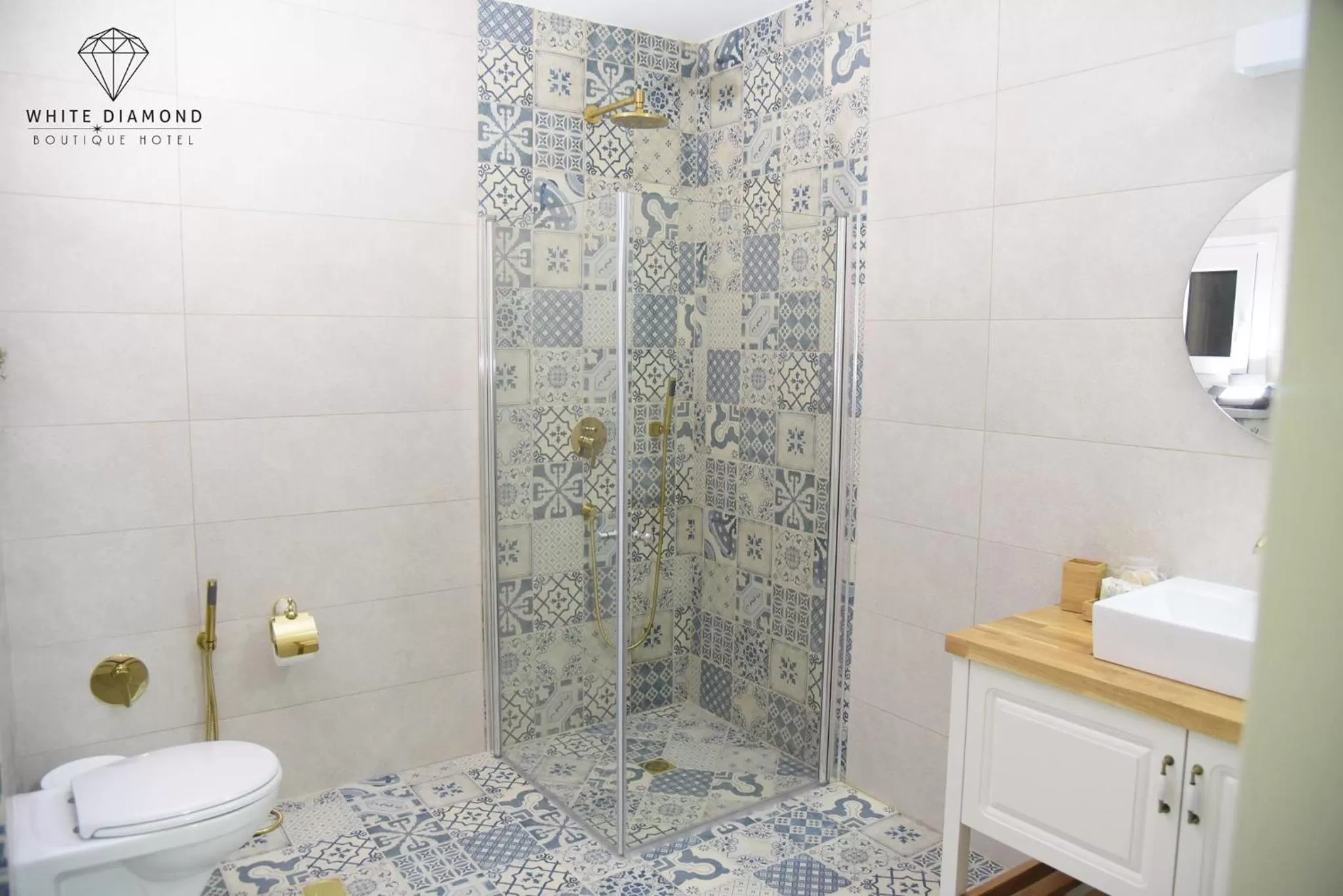 Bathroom in White Diamond