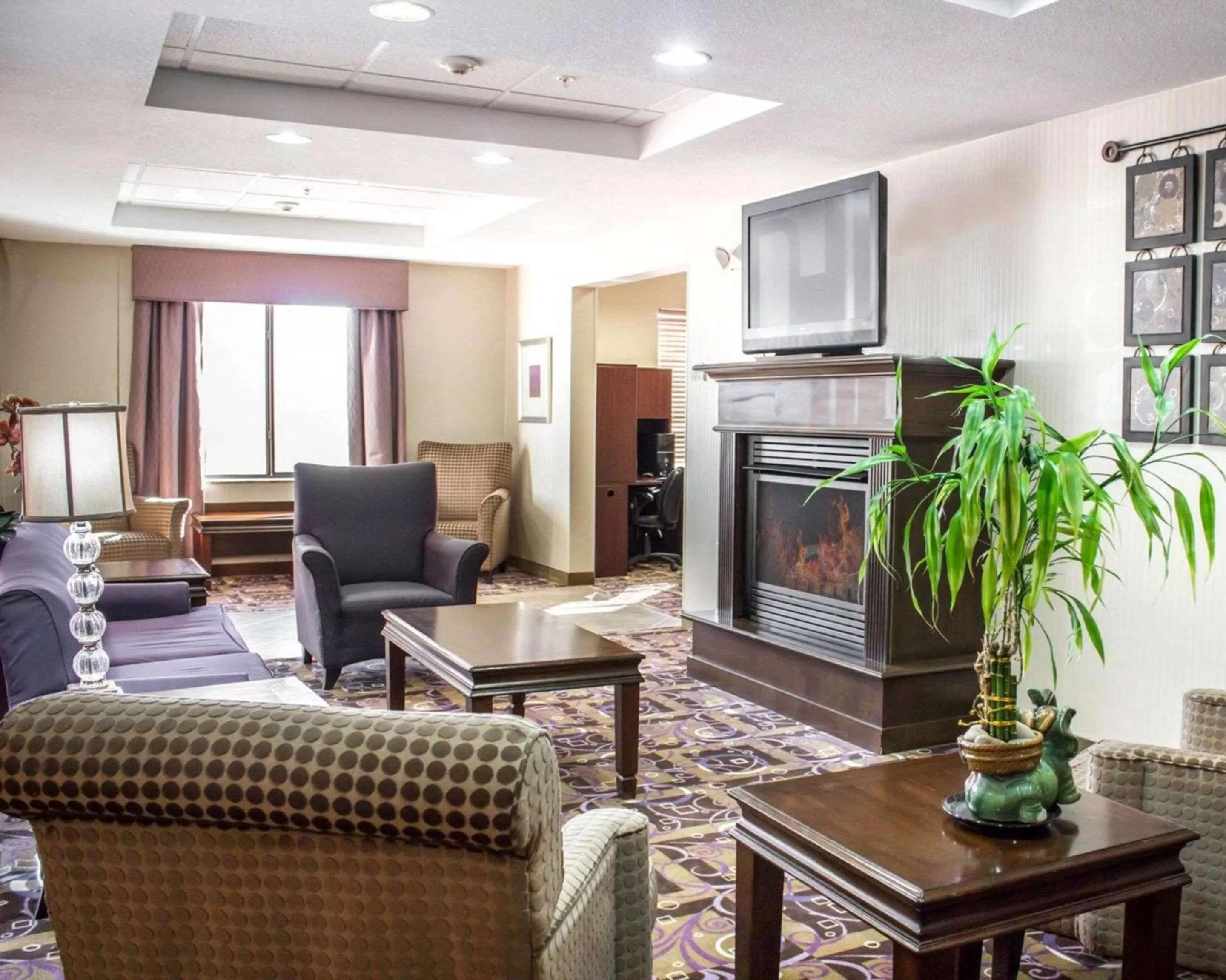 Lobby or reception in Comfort Suites Sanford