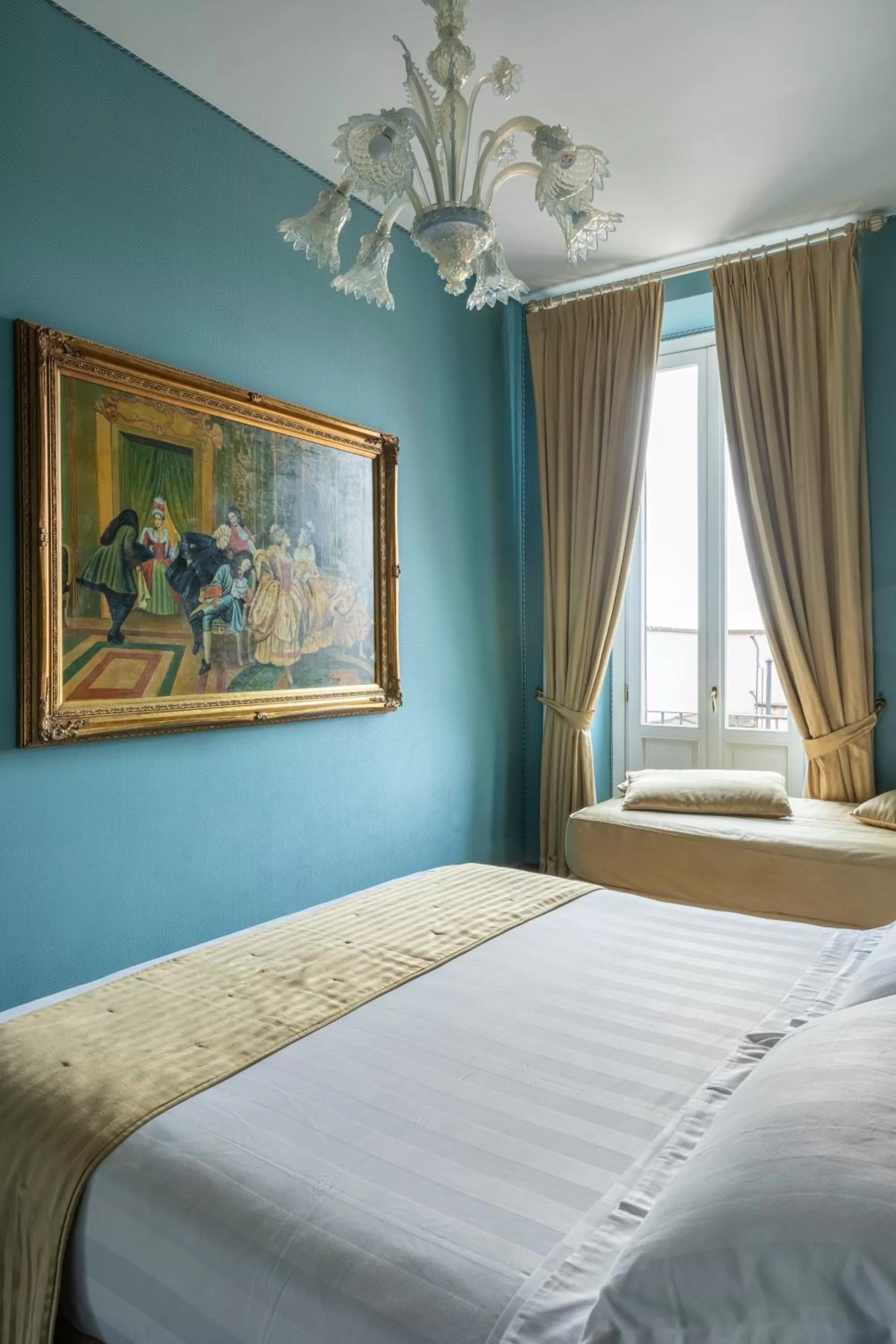 Two Connecting Rooms with Balcony and City View in Hotel Scalinata Di Spagna