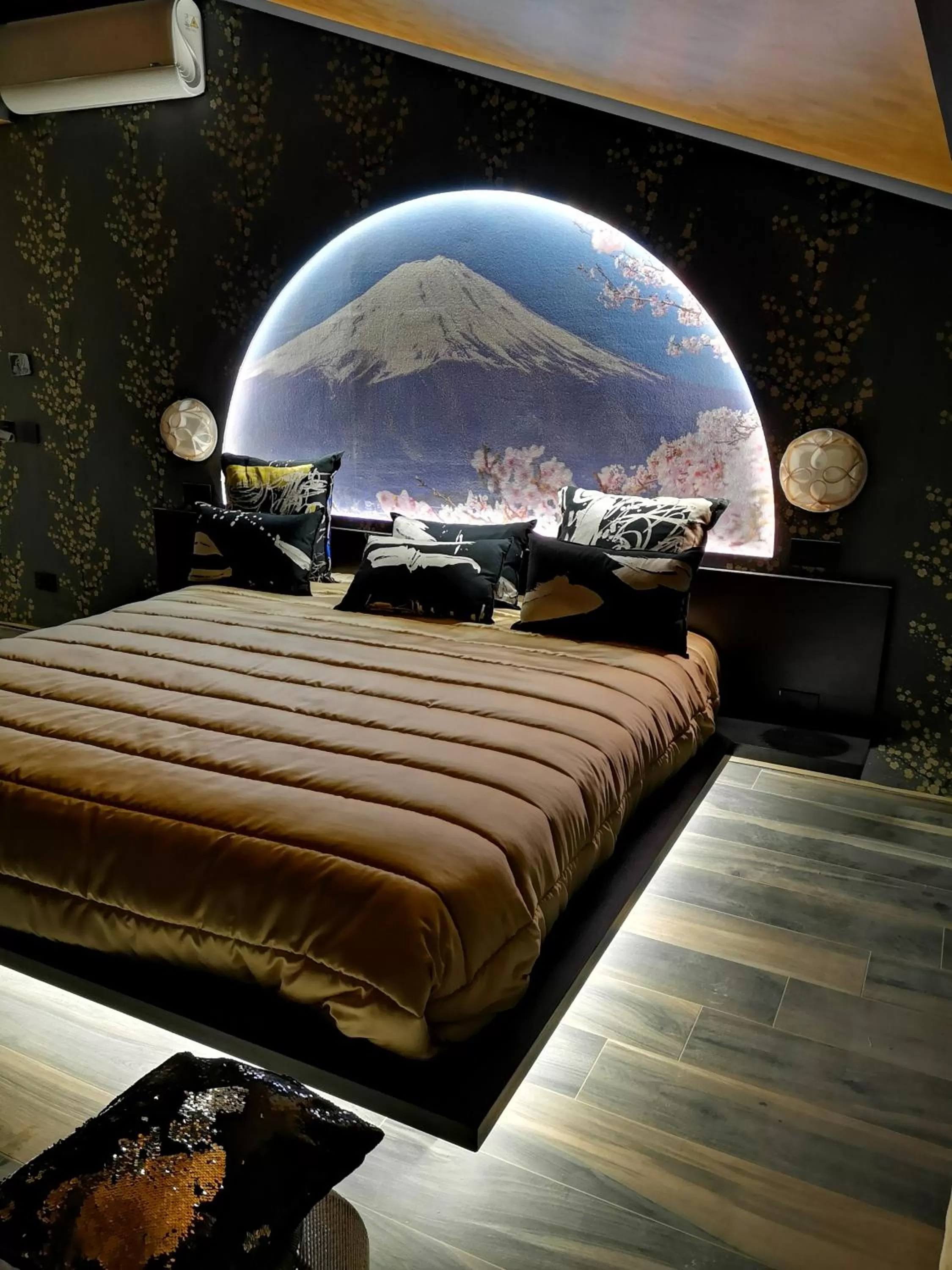 King Room with Spa Bath in Suite Dreams Montecatini