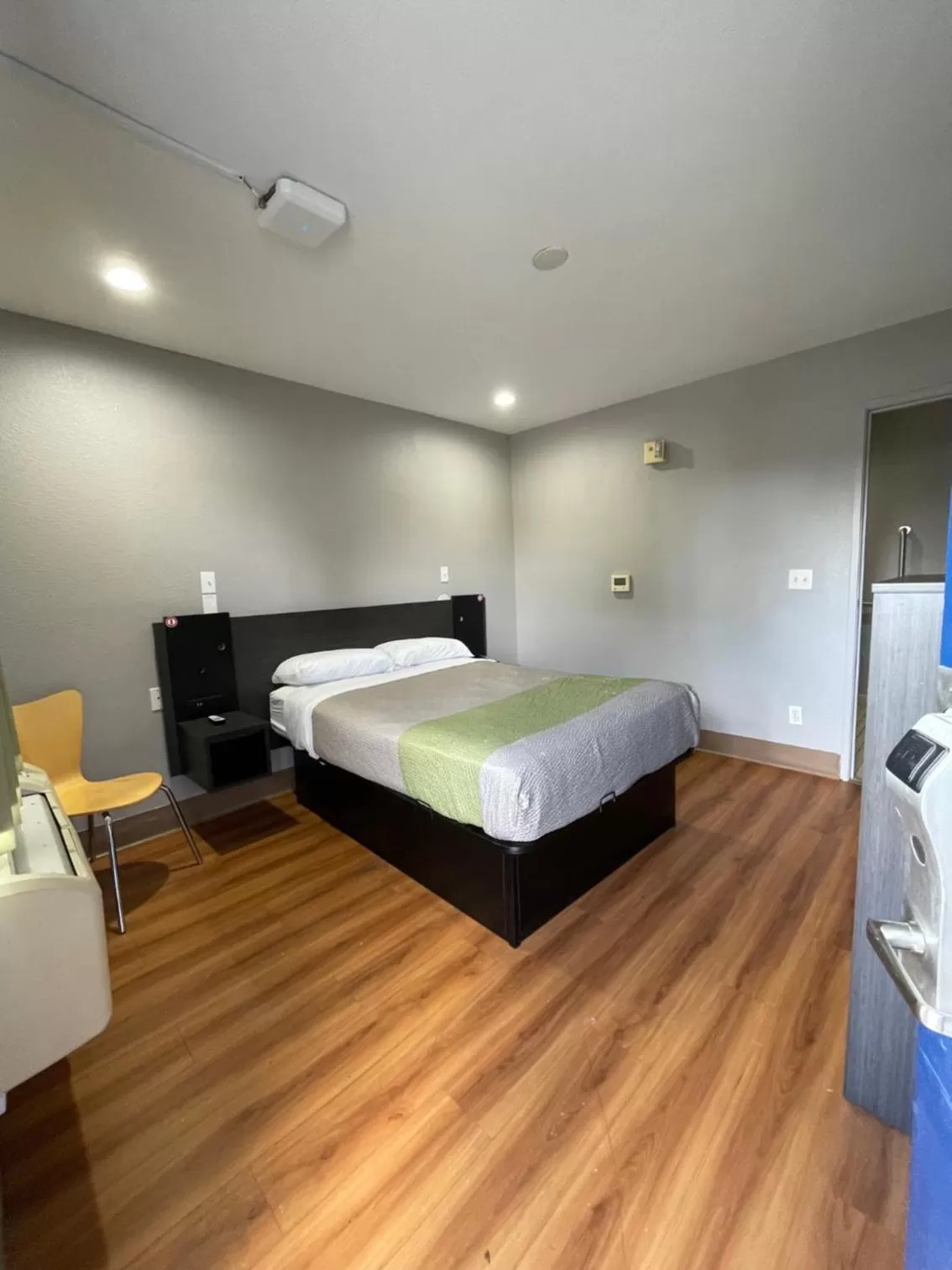 Bed in Motel 6-Port Allen, LA - Baton Rouge