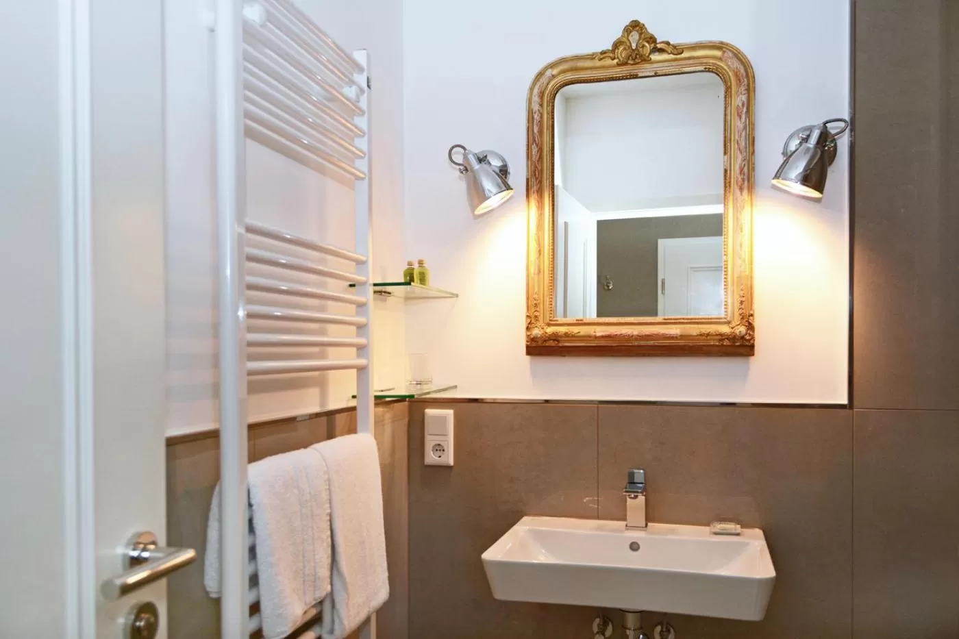 Bathroom in Hotel No. 11