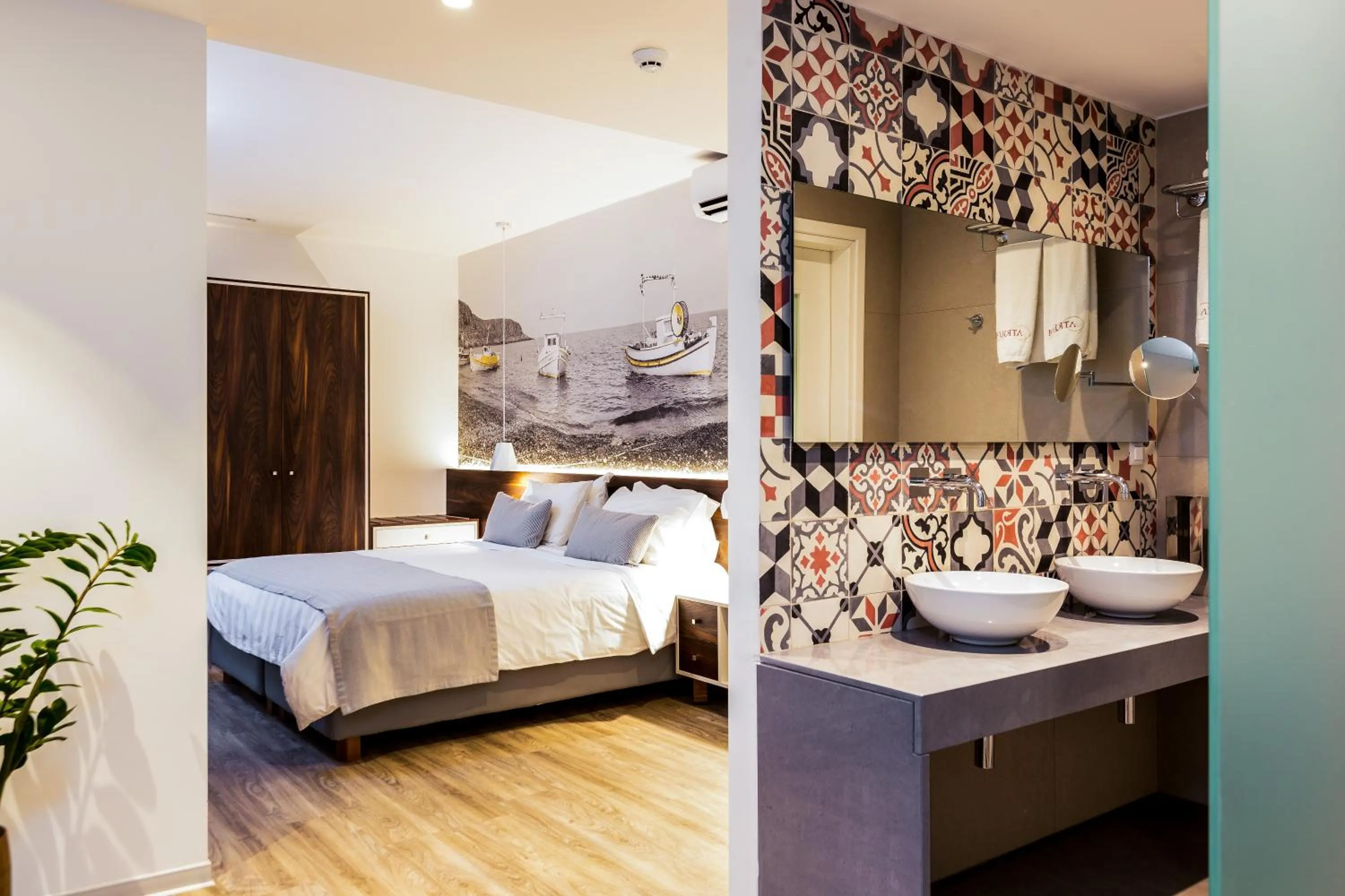 Photo of the whole room, Bed in Atrium Ambiance Hotel