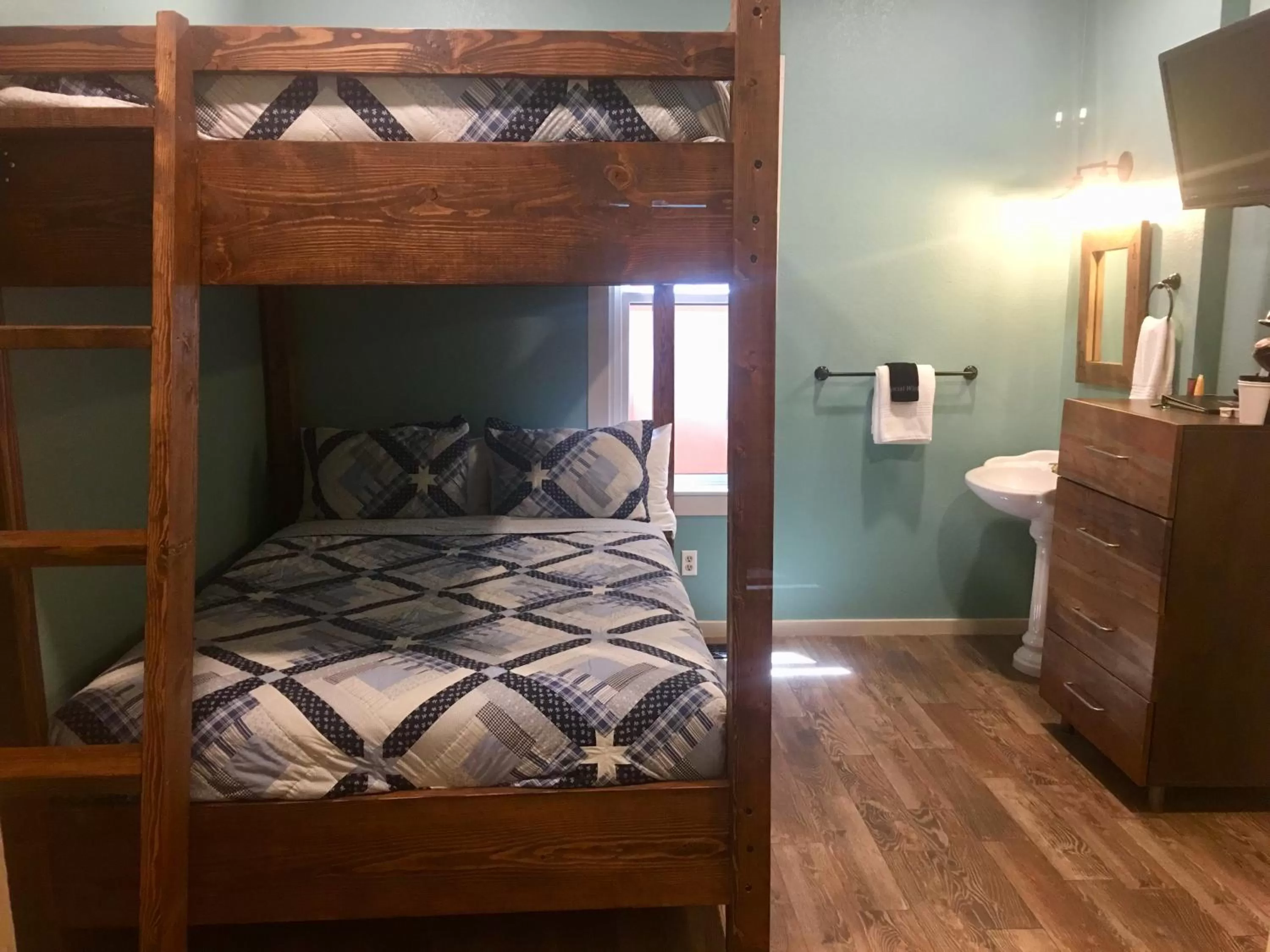 bunk bed, Bed in The Groveland Hotel