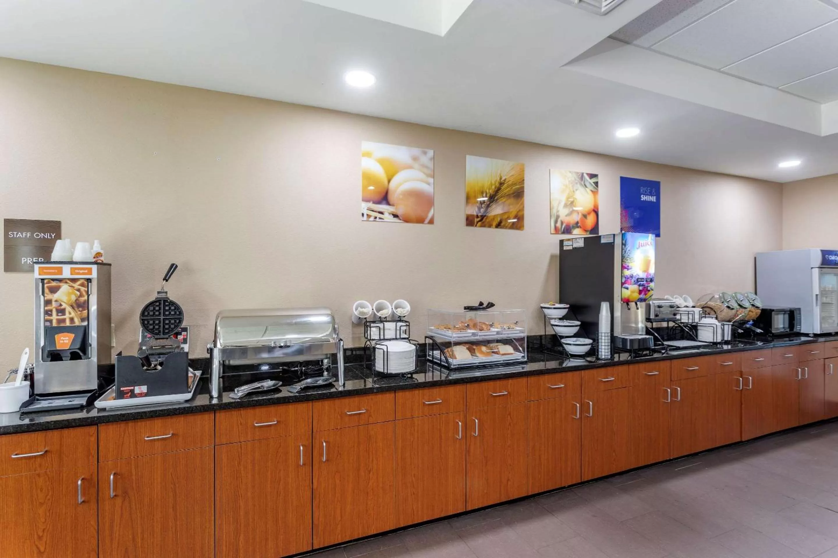 Restaurant/places to eat in Comfort Inn & Suites Atoka-Millington
