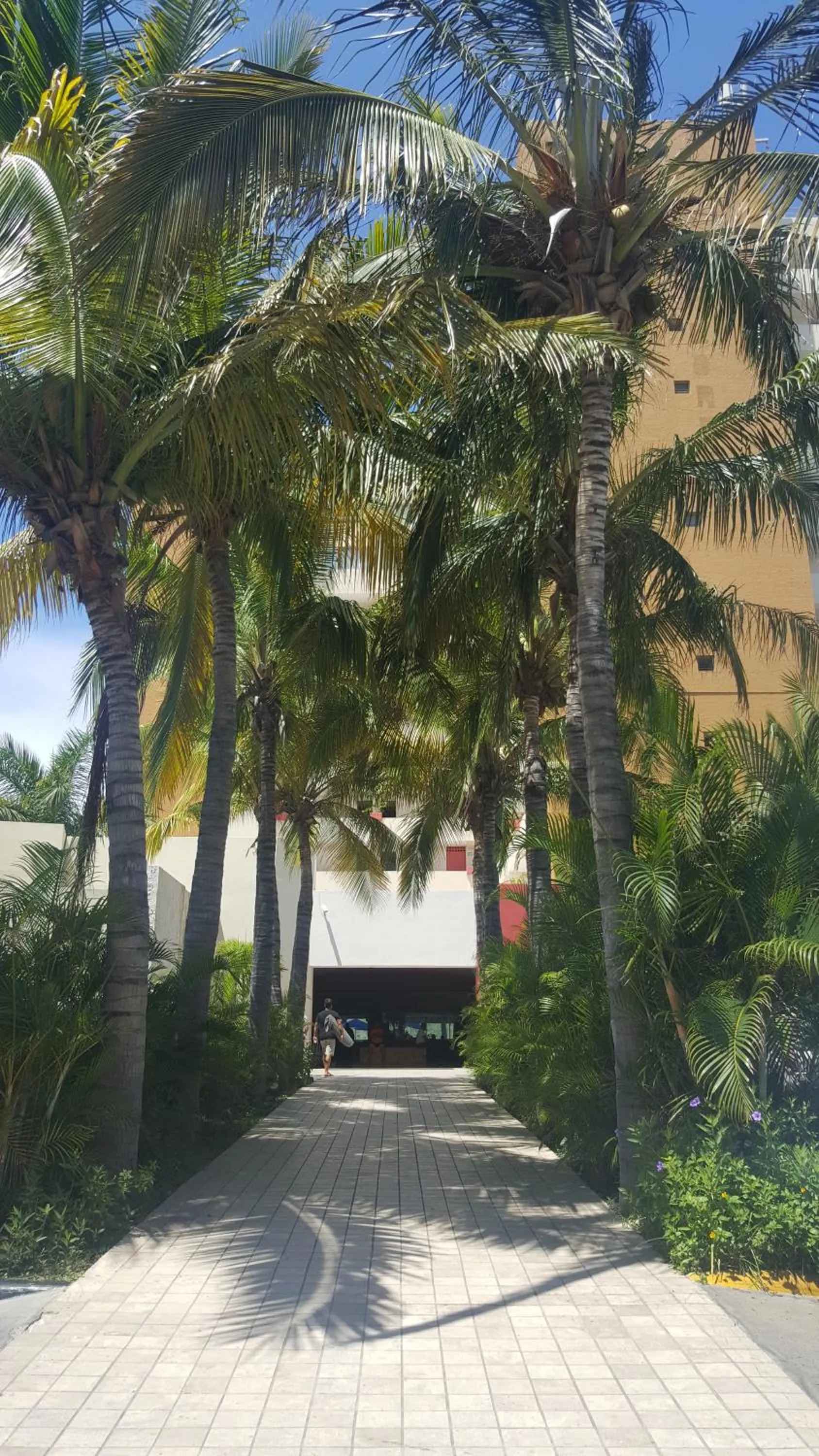 Property building in Las Flores Beach Resort