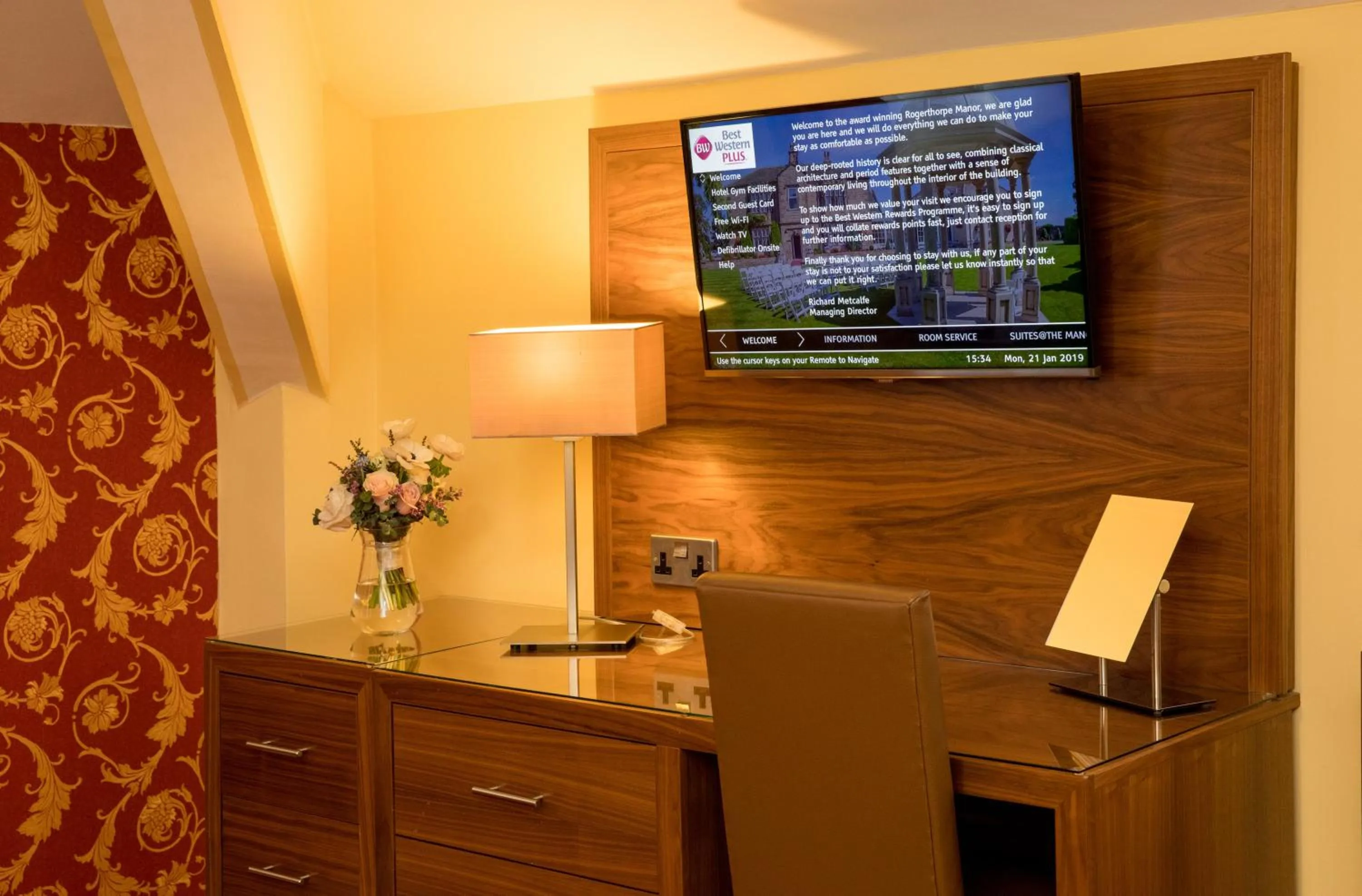 TV and multimedia in Rogerthorpe Manor Hotel