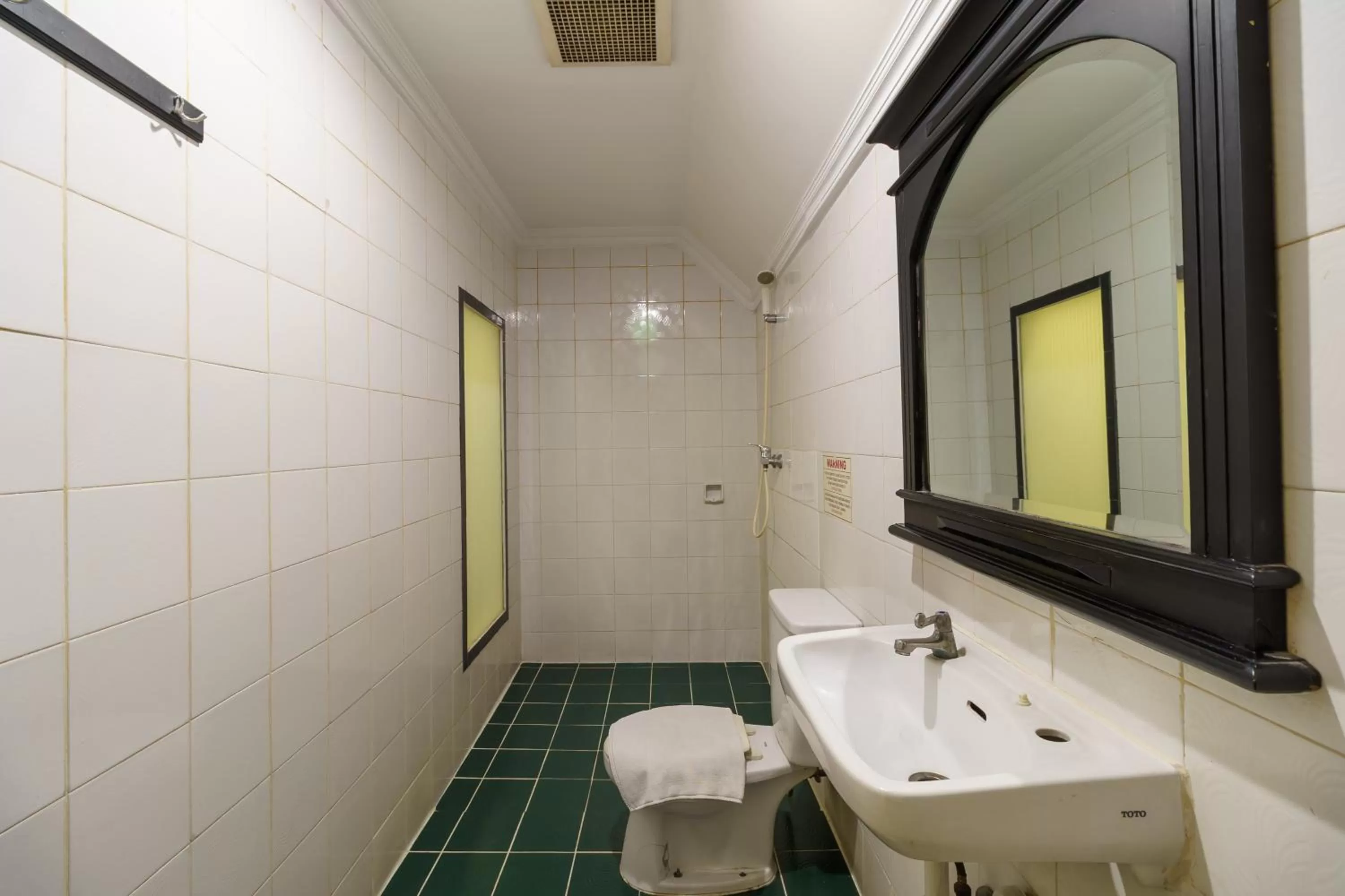 Bathroom in RedDoorz Plus near Ancol