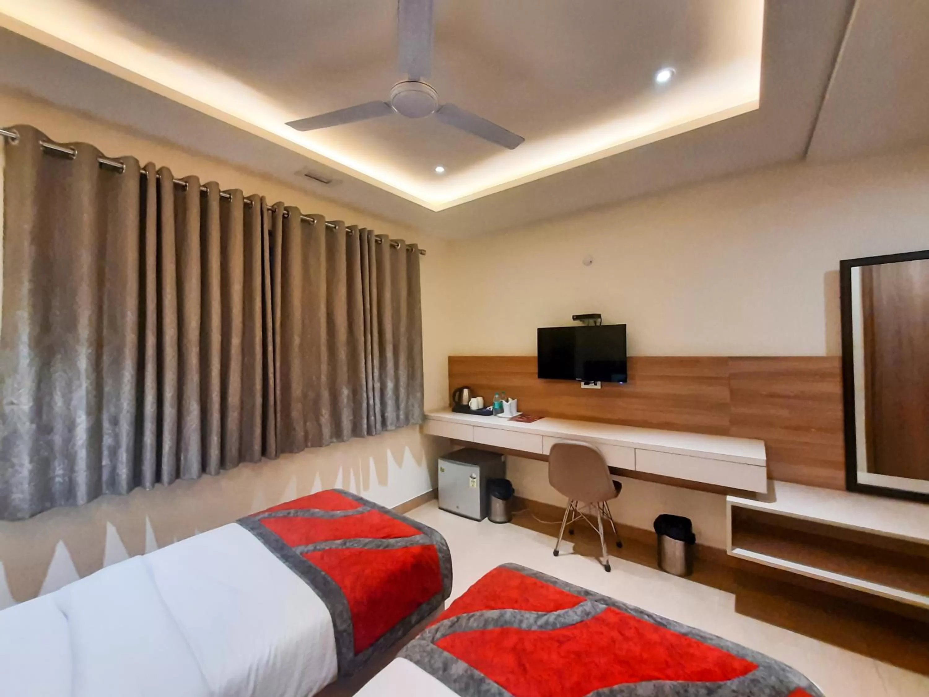 TV and multimedia, Bed in Hotel Tripple Tree - Near Ganga Ram & BLK Hospital - Karol Bagh