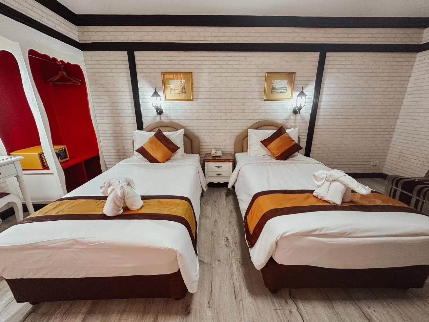 Bed in Hotel De Khuvieng