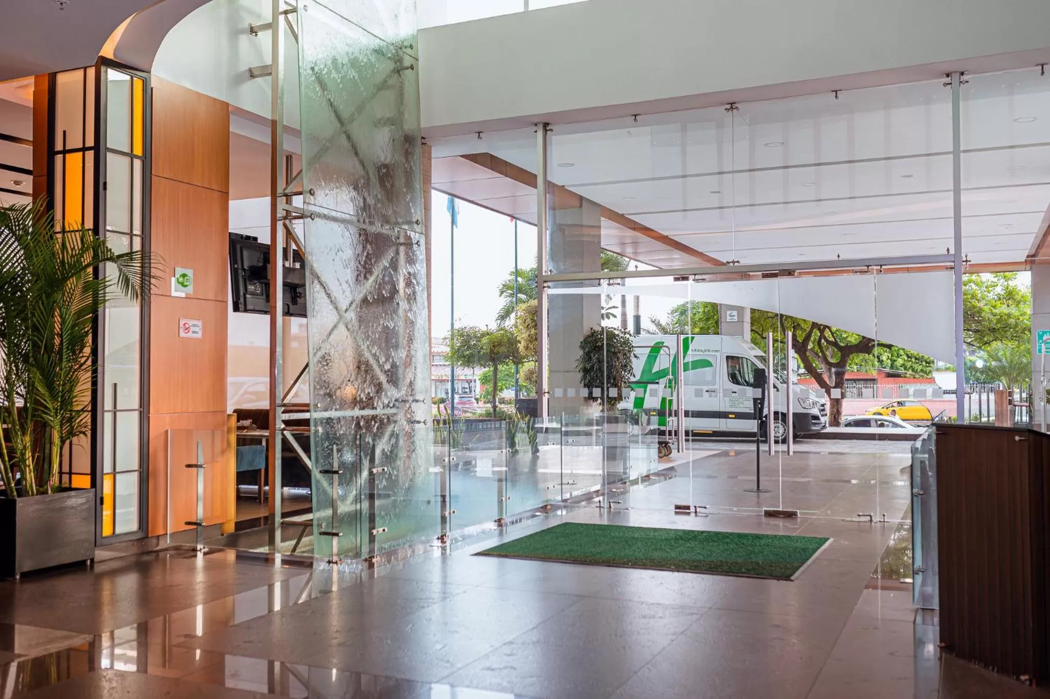 Property building in Holiday Inn Guayaquil Airport by IHG
