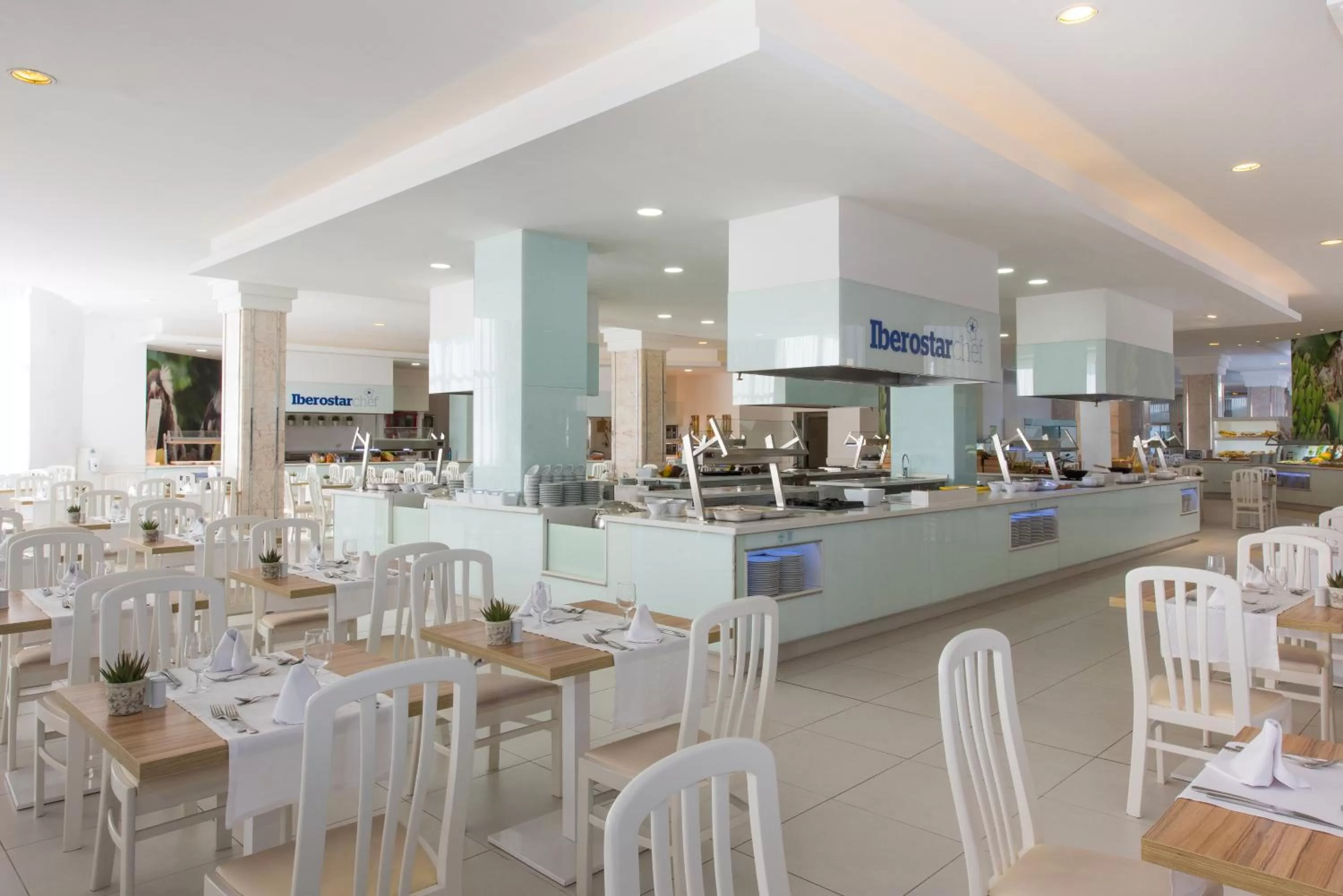 Restaurant/places to eat in Iberostar Waves Bouganville Playa