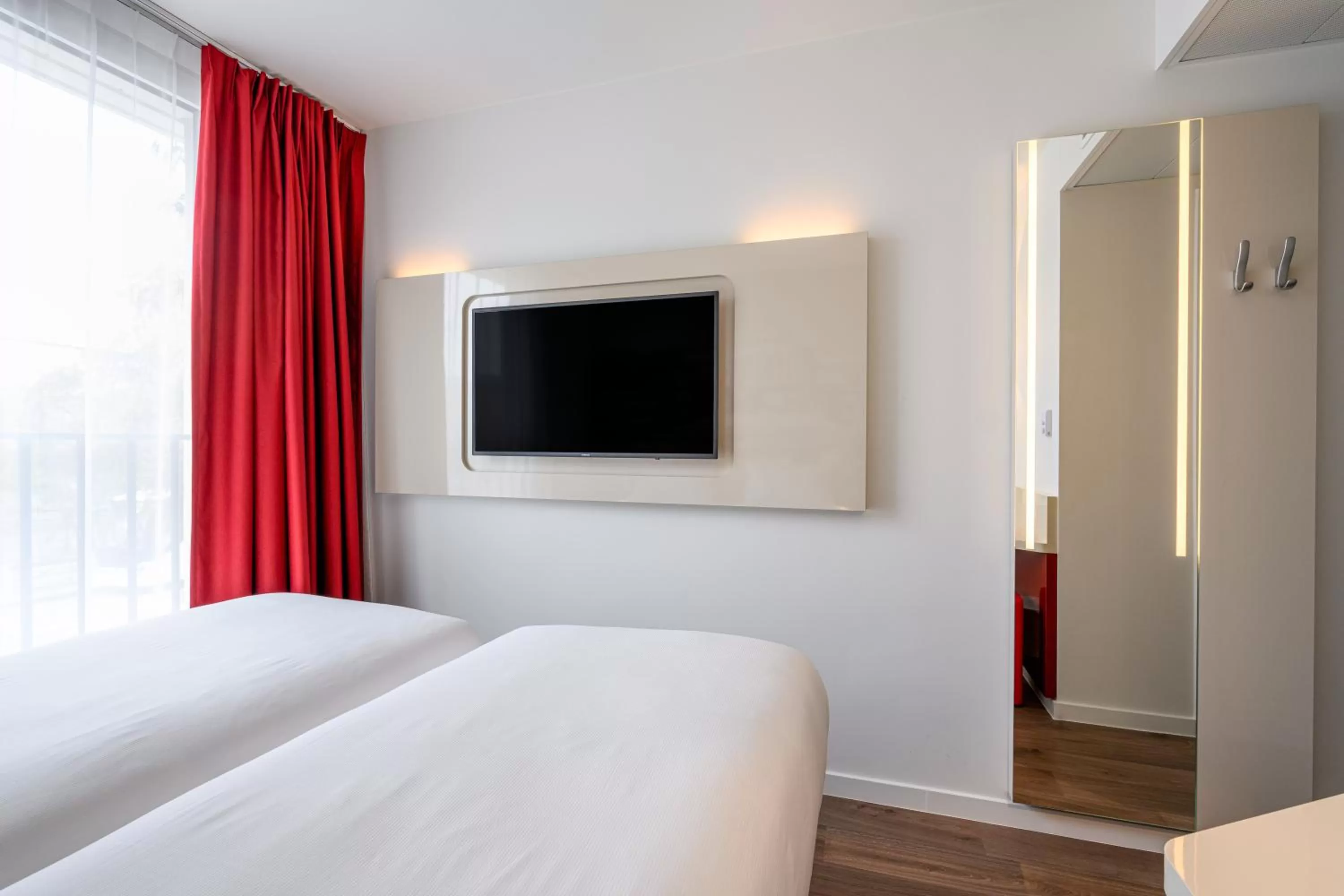 Photo of the whole room, Bed in B&B HOTEL Brussels Centre Gare du Midi