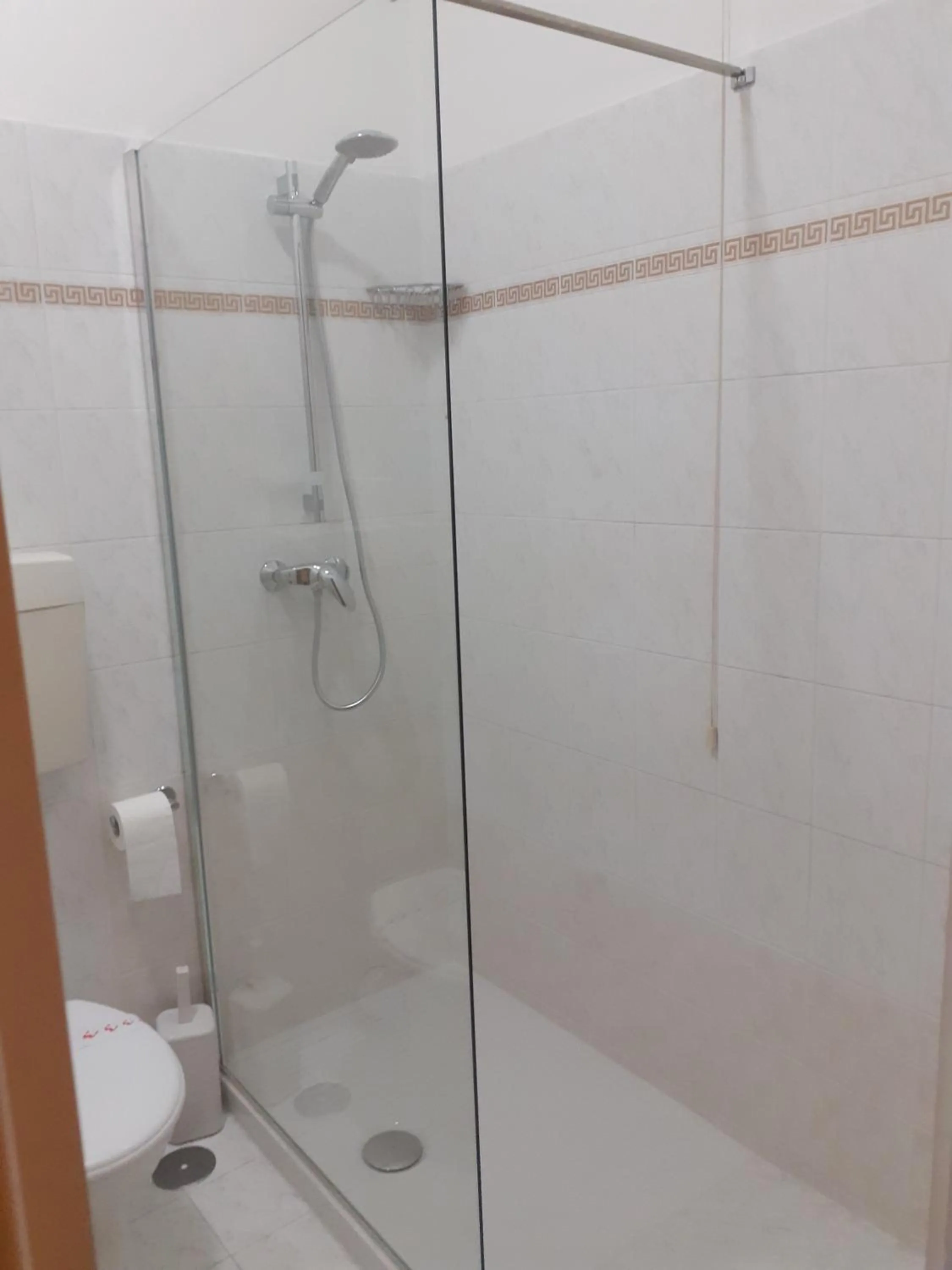 Shower in Hotel Colibrì