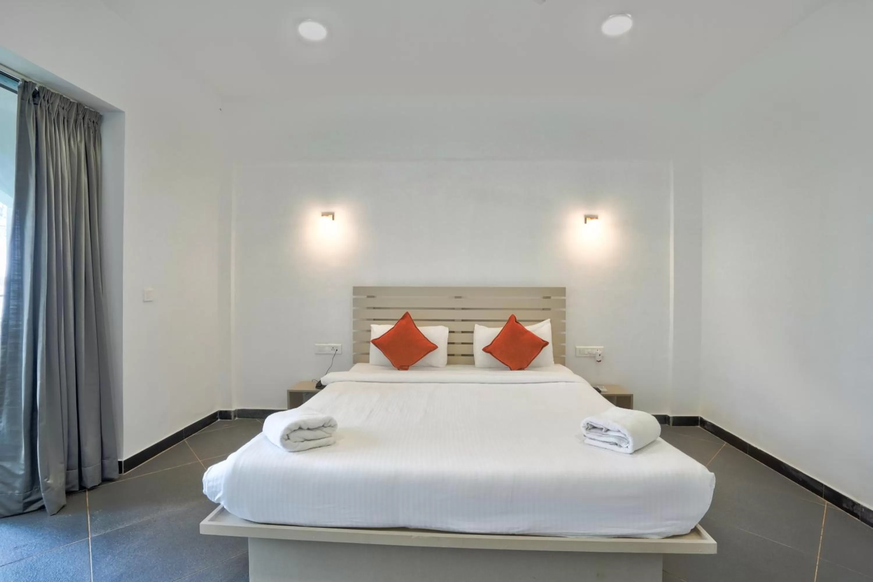 Photo of the whole room, Bed in Blu Missel By The River