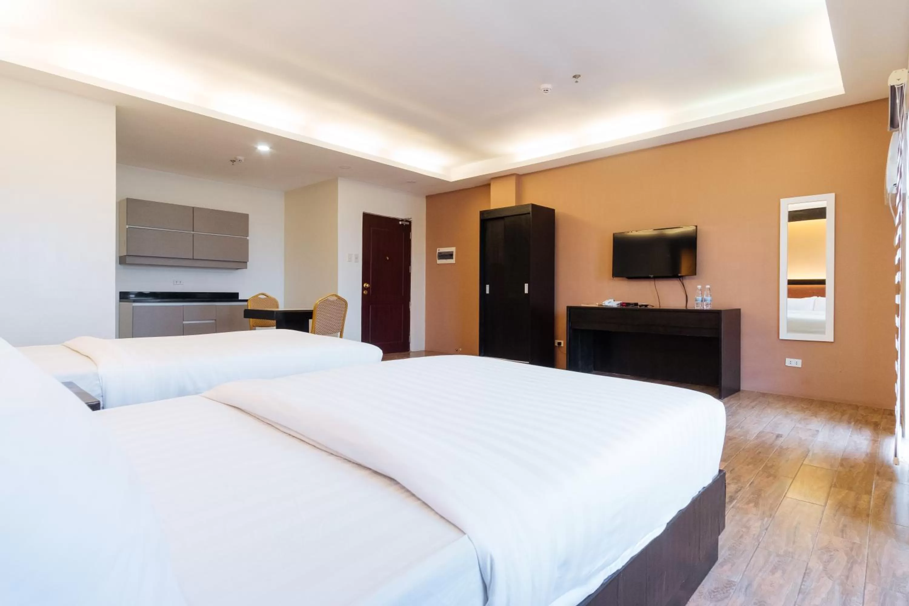 Bed in Northpointe Residences