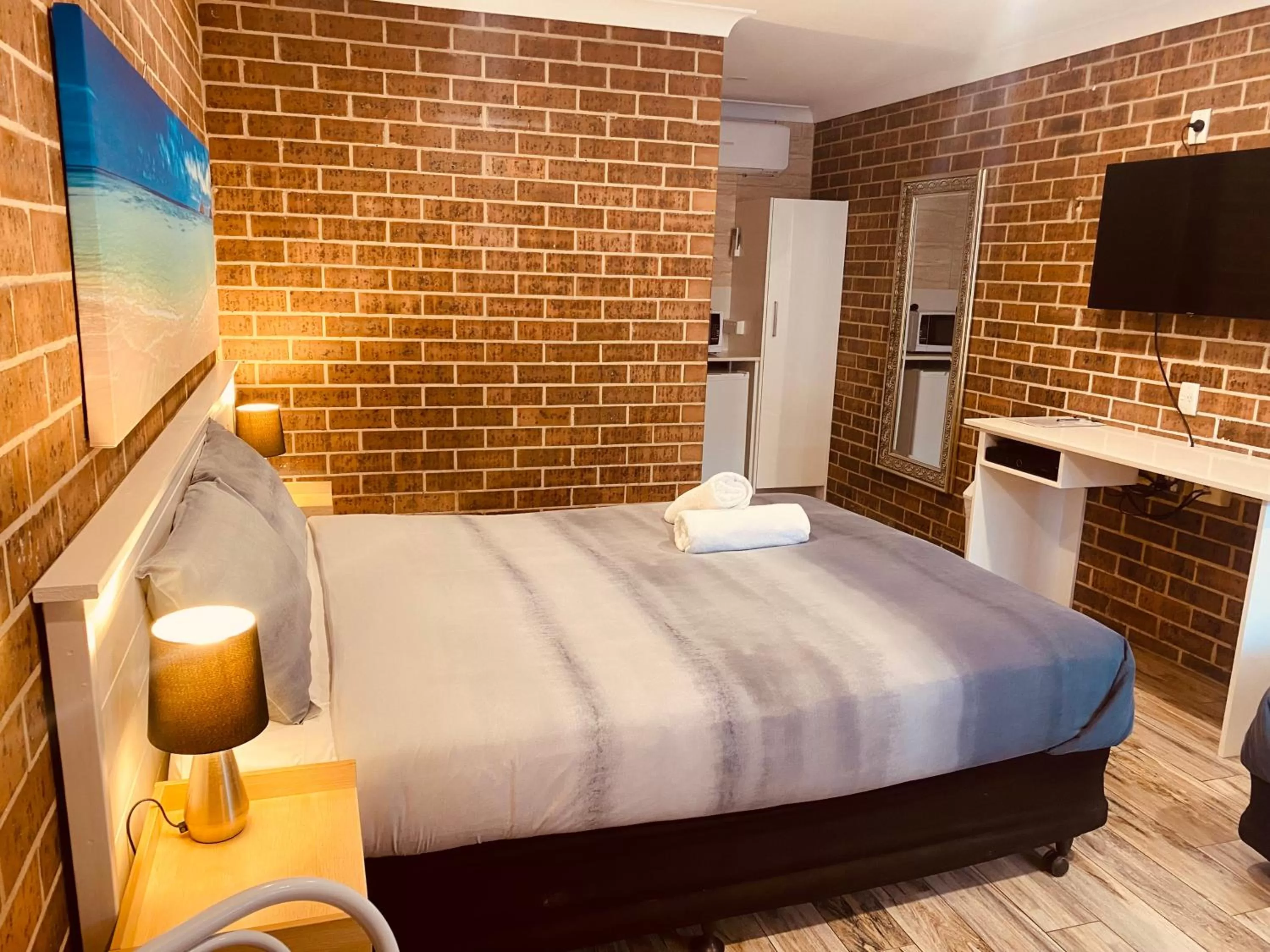 Bed in Buccaneer Motel