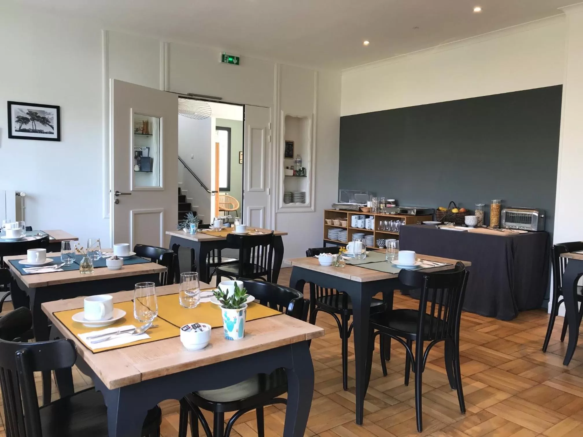 Buffet breakfast in Hotel de France