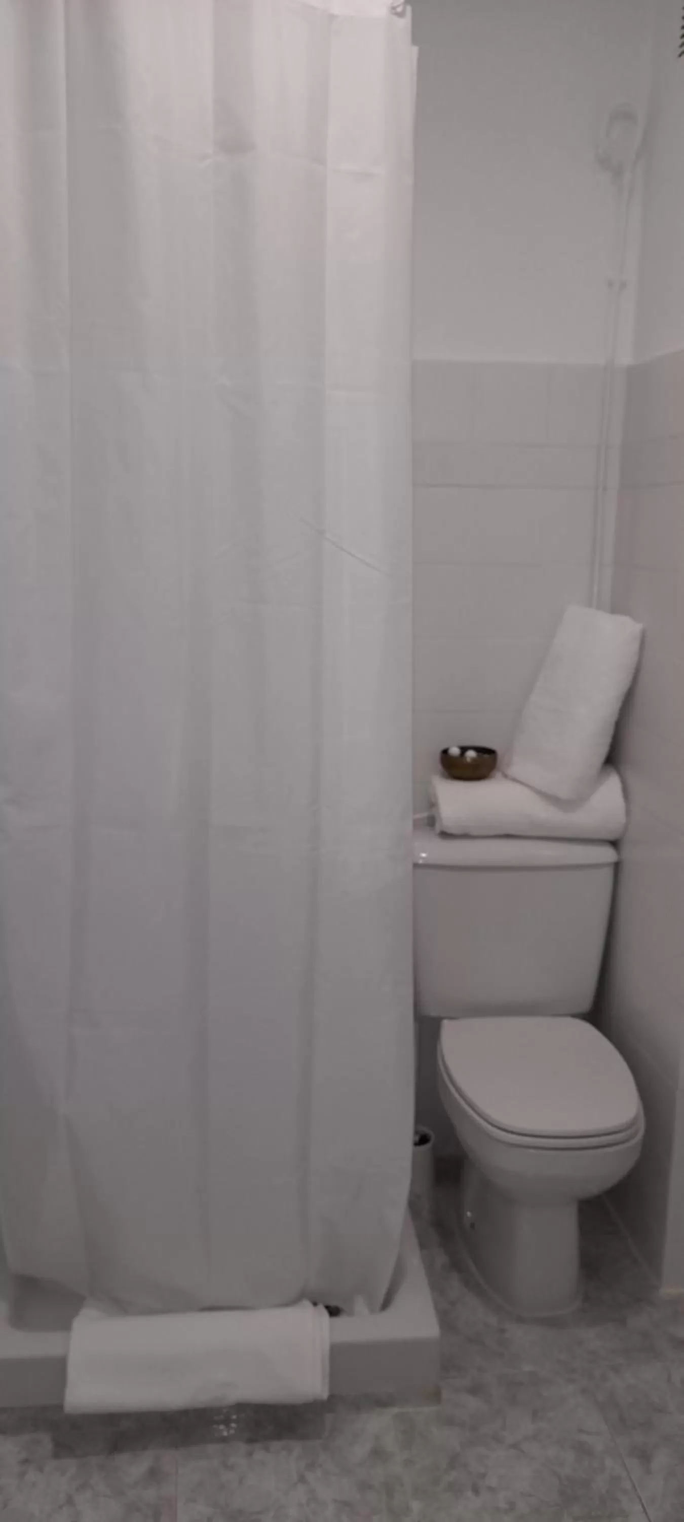 Shower in Hotel del Trueno