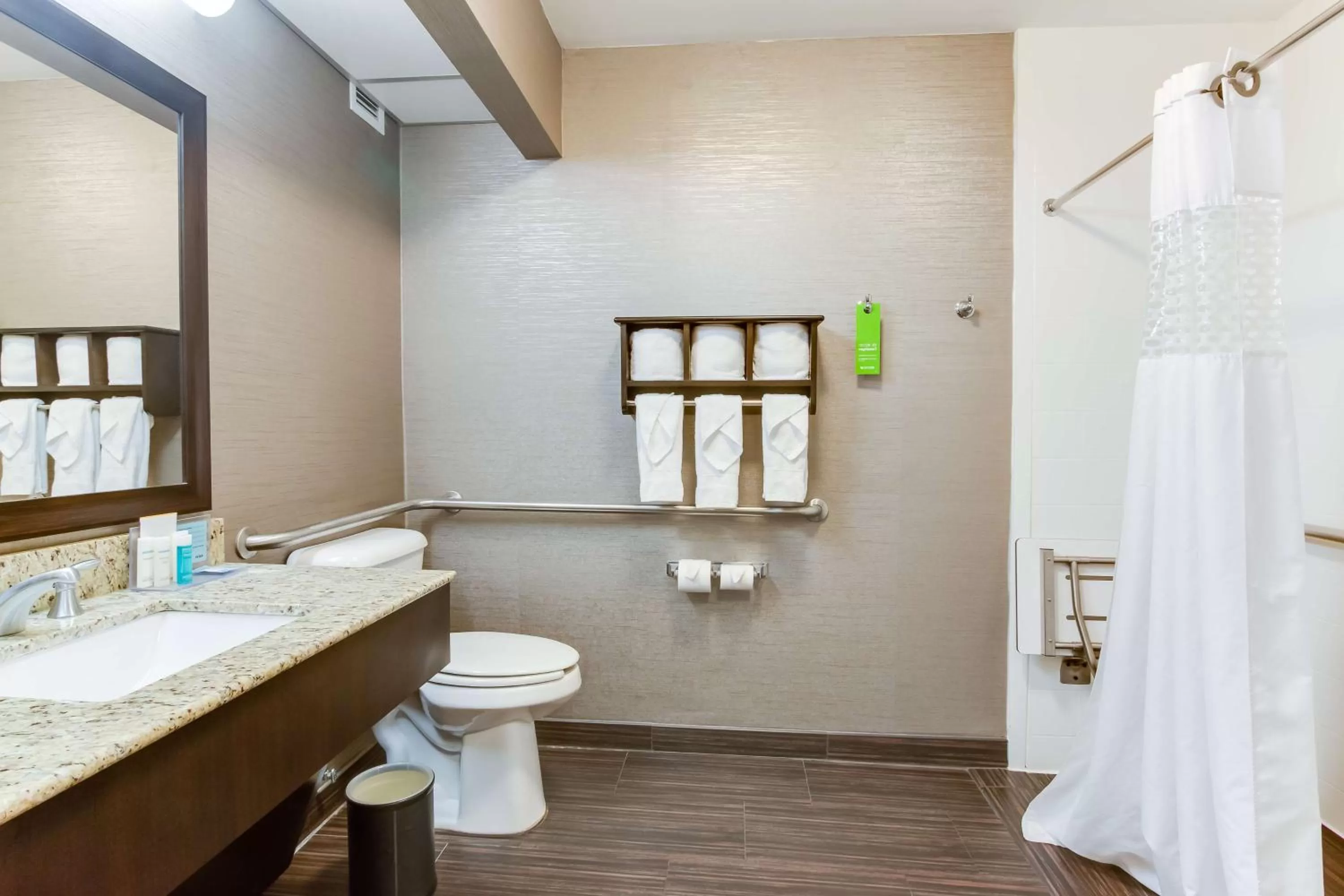 Bed in Hampton Inn Bellevue/Nashville I-40 West