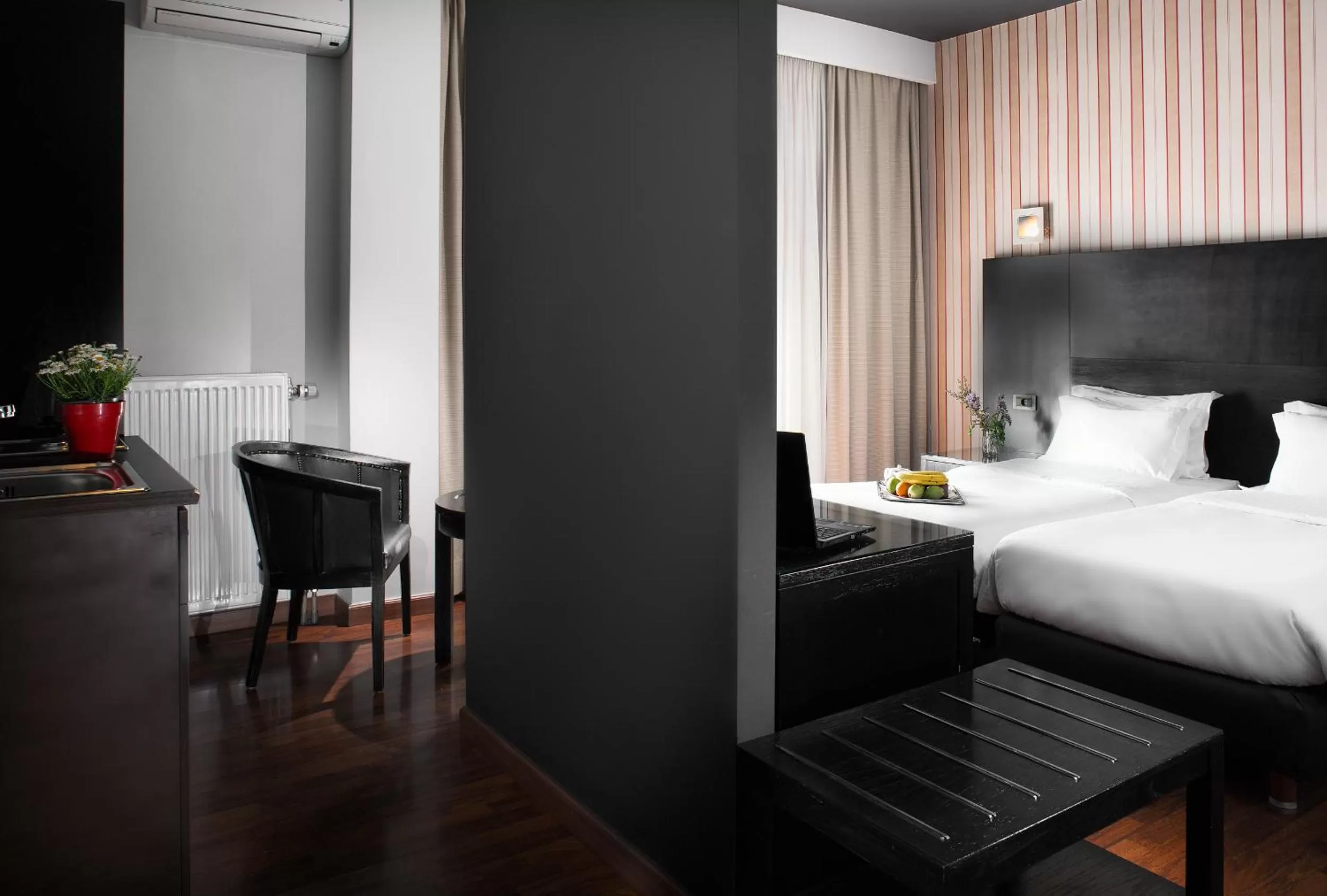 Bedroom, Bed in Areos