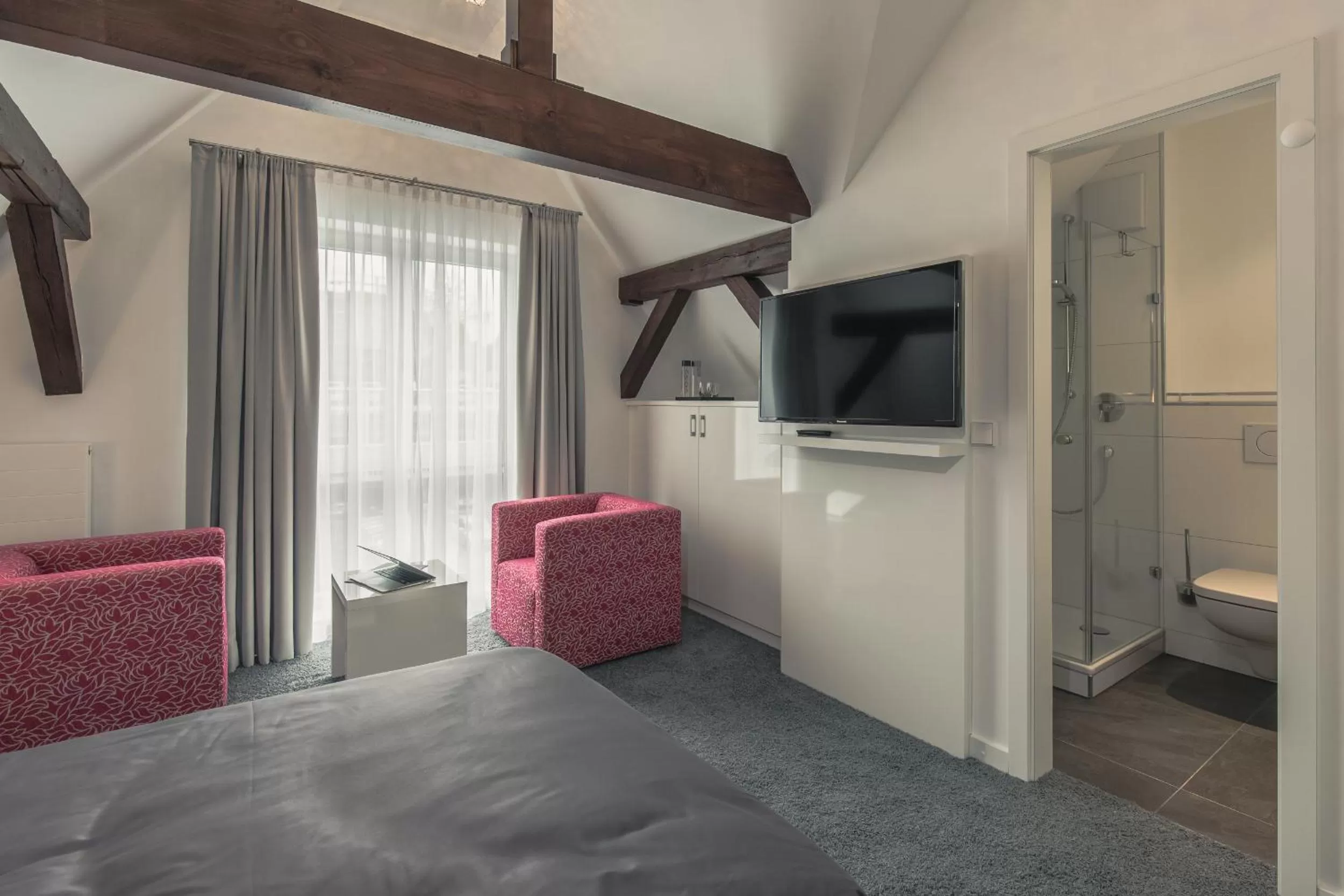 Decorative detail, Bed in Bahnlounge 1907