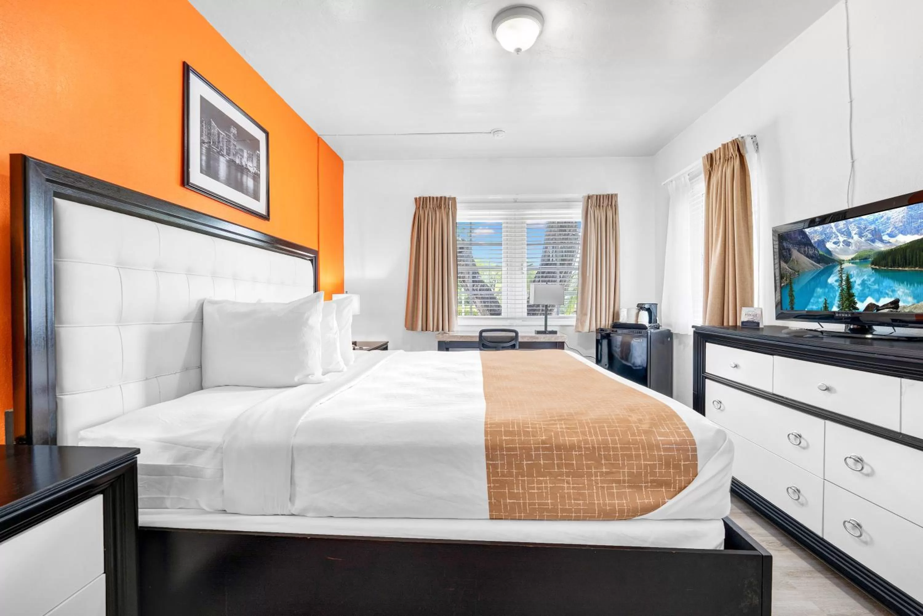 Photo of the whole room in Travelodge by Wyndham Miami Biscayne Bay