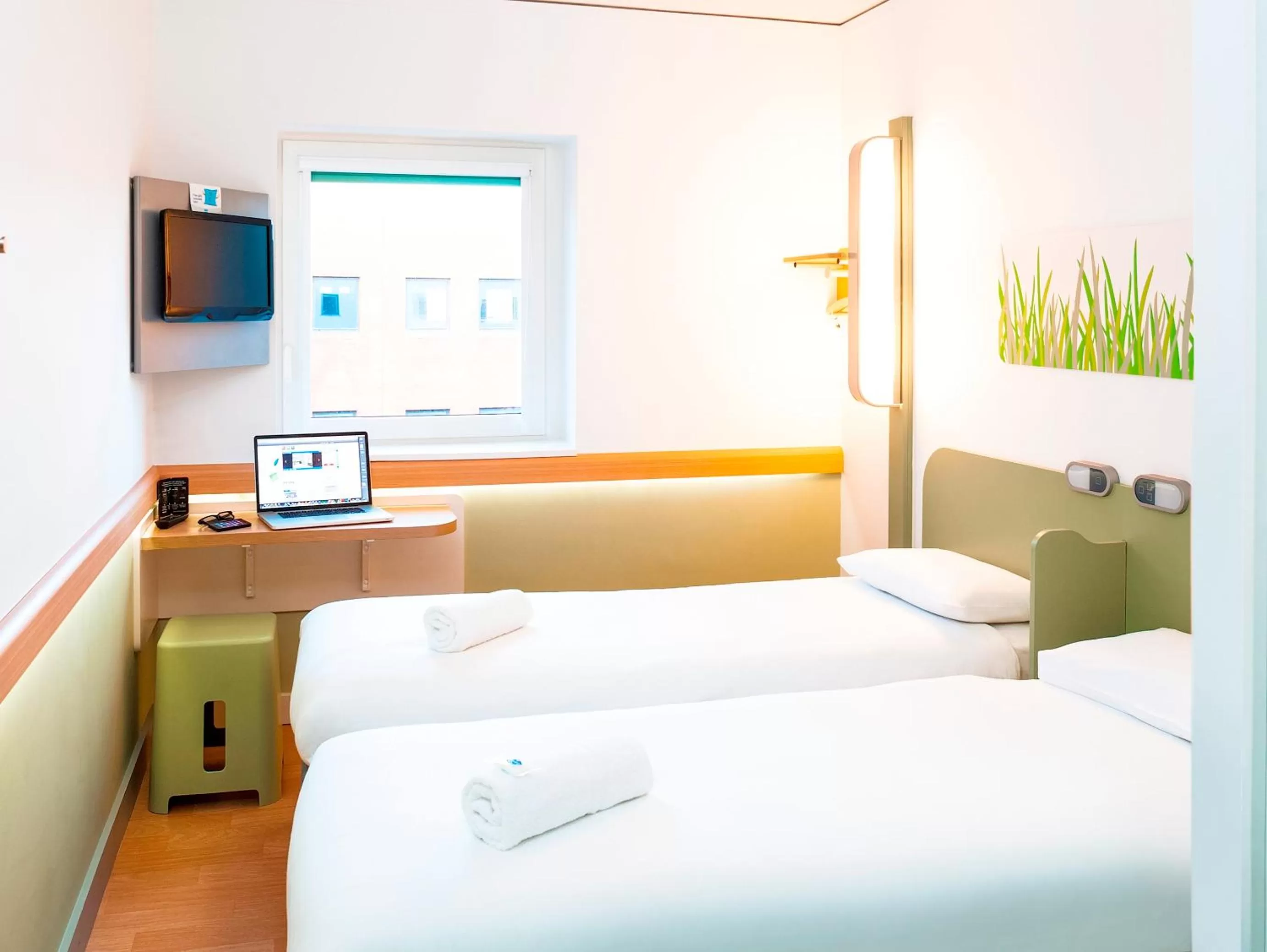 Bed in ibis budget London Hounslow