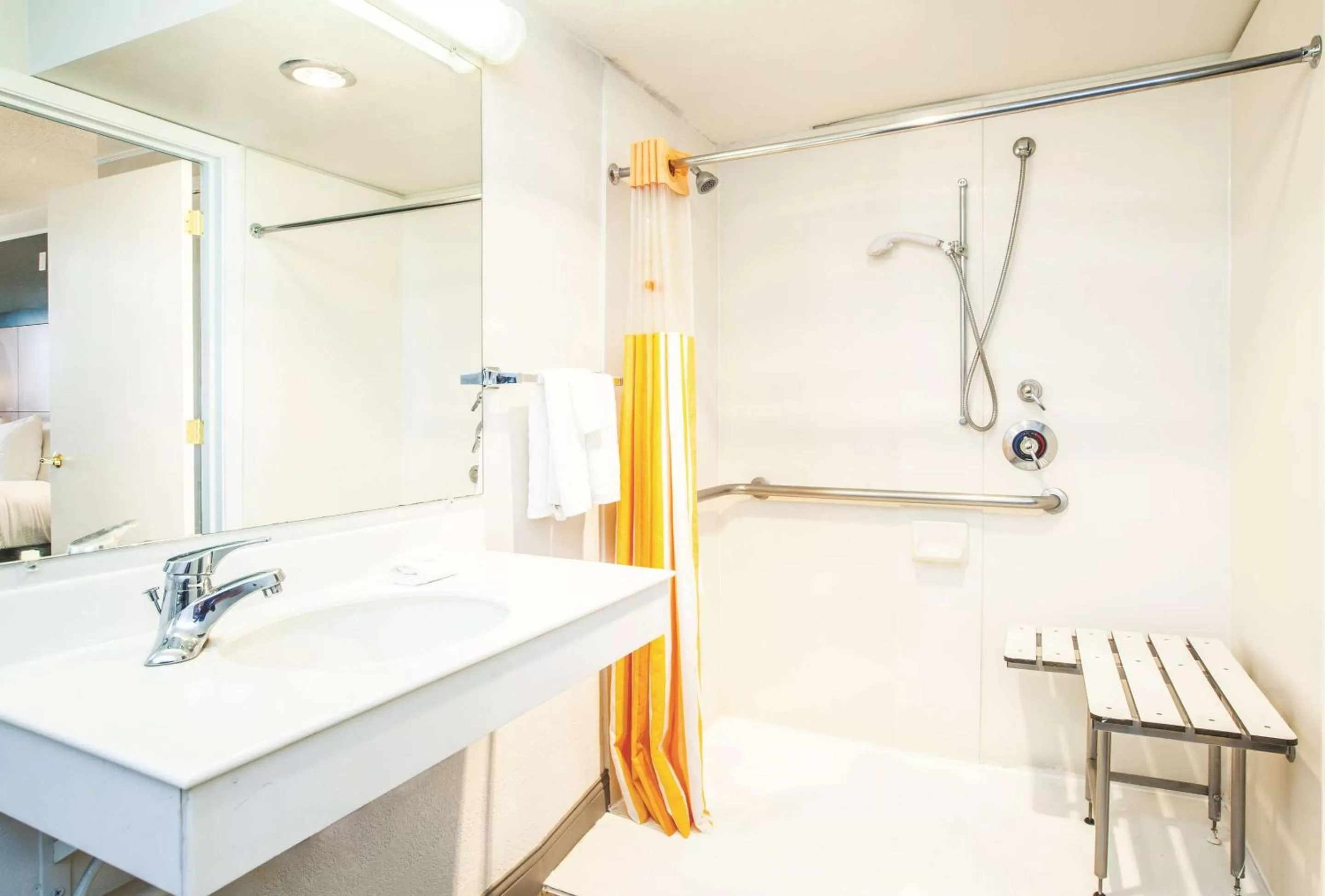 Bathroom in La Quinta Inn by Wyndham Tucson East