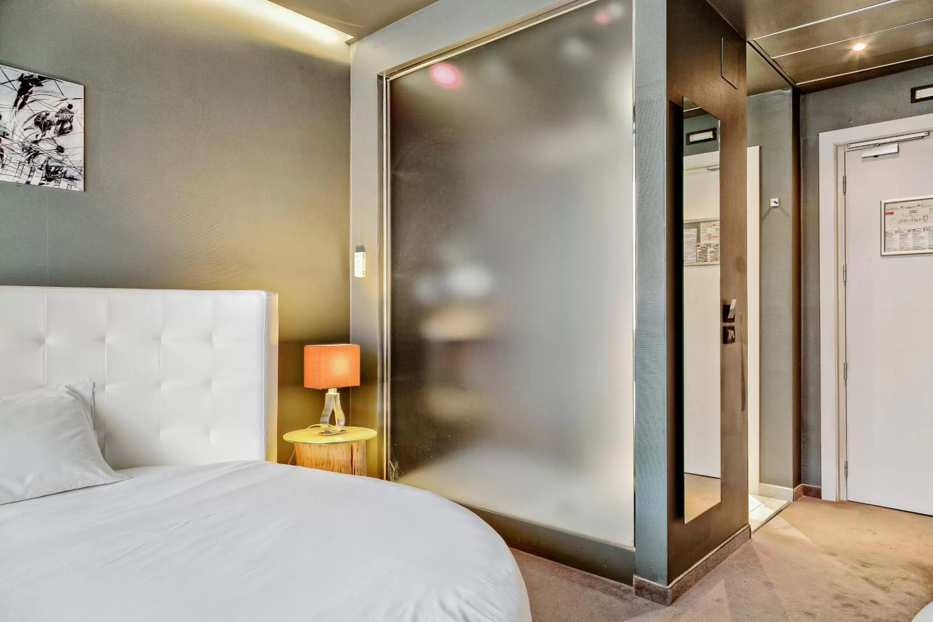 Bed in Italiana Hotels Florence