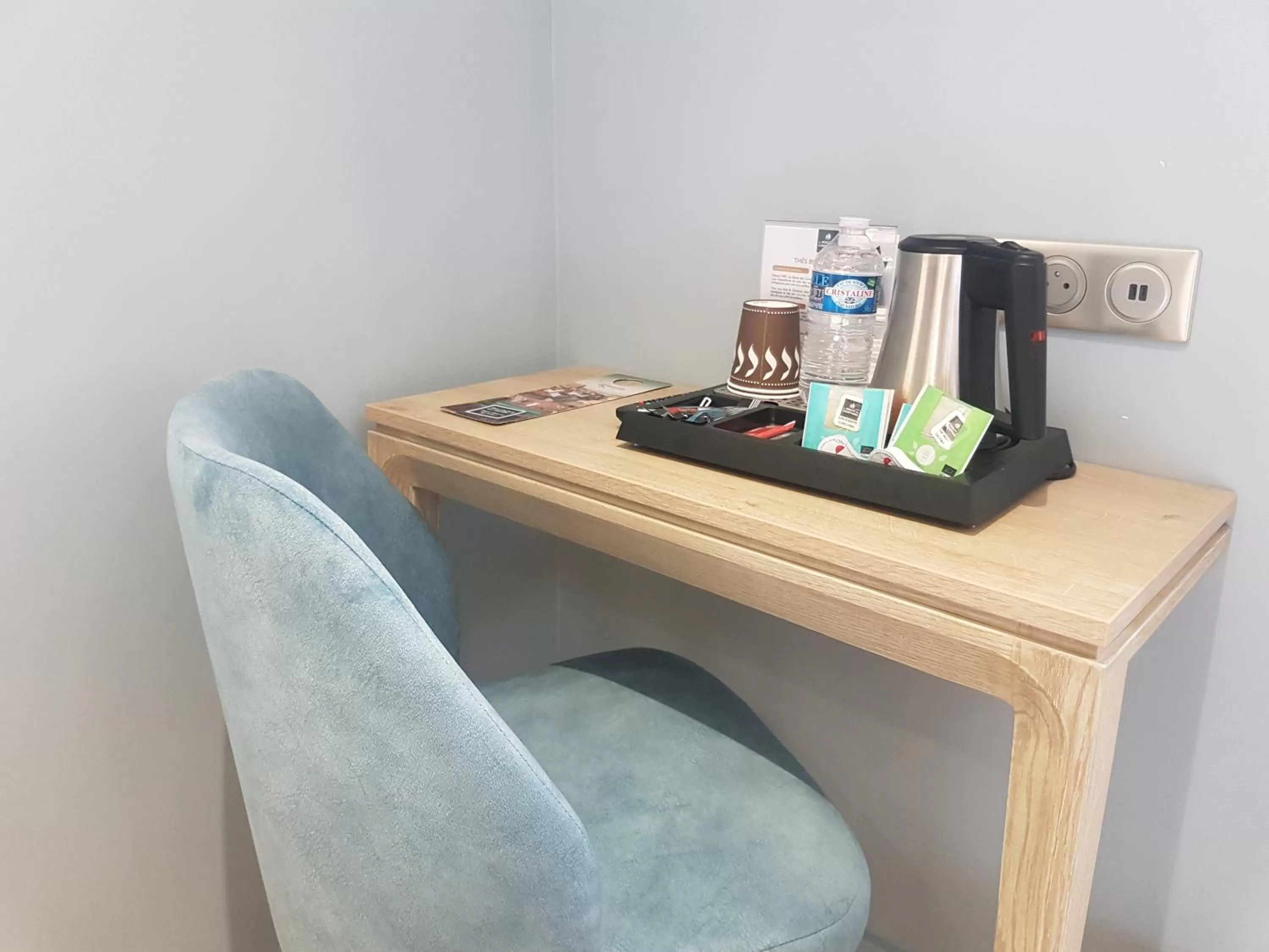 Coffee/tea facilities in Grand Hôtel Dauphiné Toulon, Boutique Hôtel & Suites